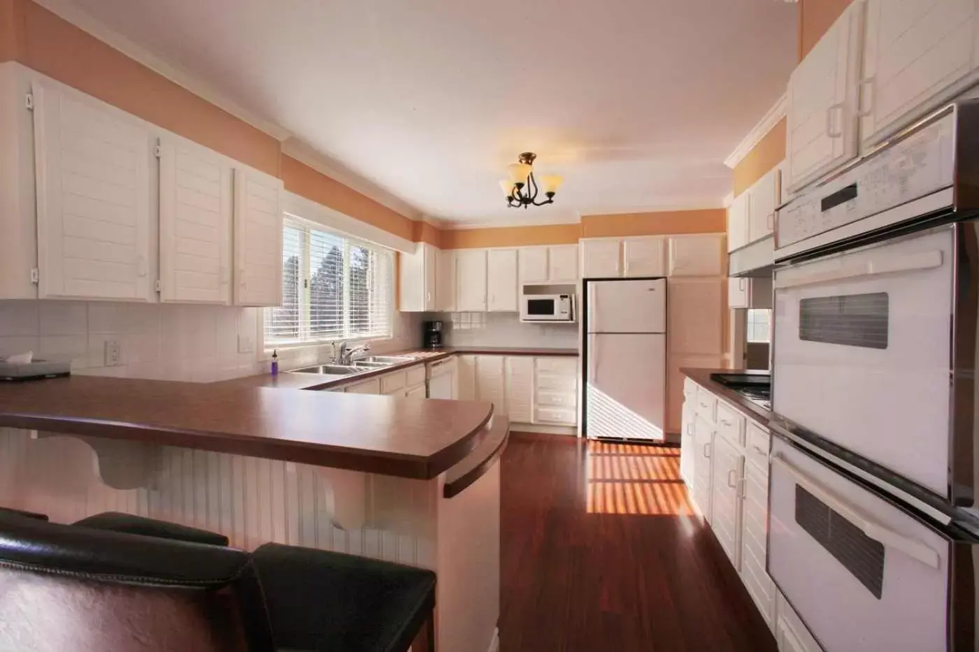 Kitchen/Kitchenette in South Thompson Inn & Conference Centre