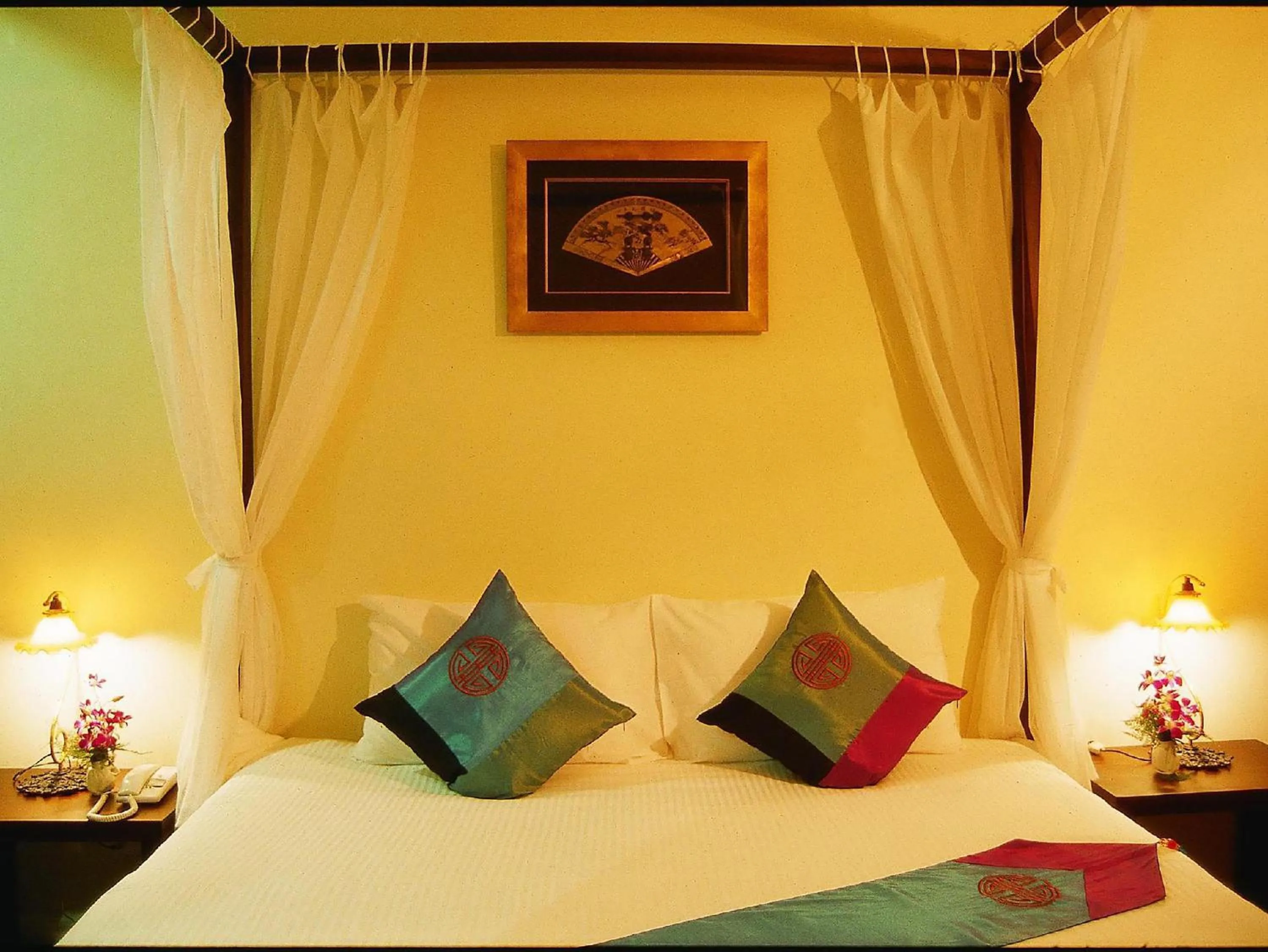 Bed in The Old Phuket - Karon Beach Resort - SHA Plus