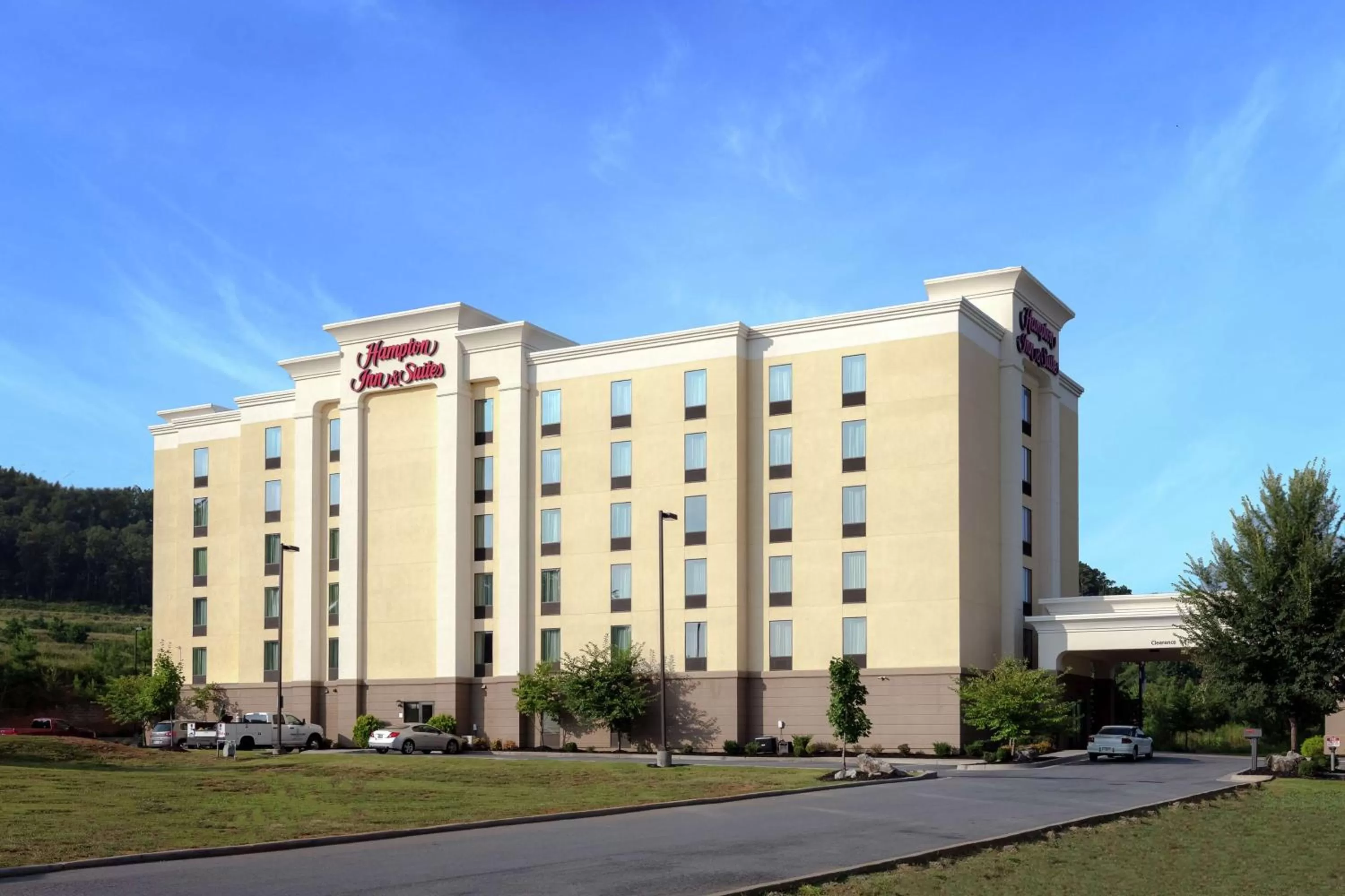 Property building in Hampton Inn and Suites Adairsville/Calhoun Area