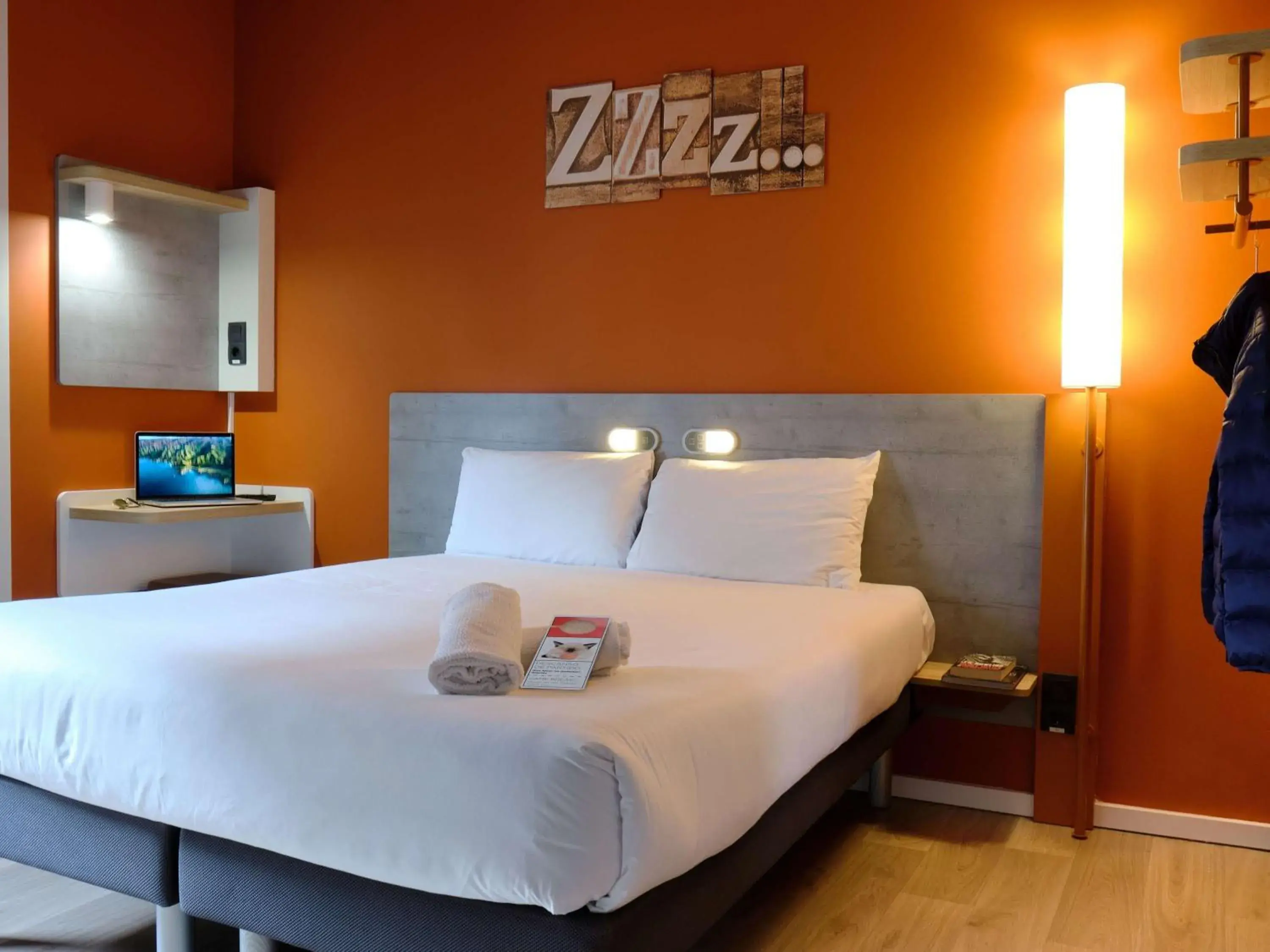 Bedroom, Bed in ibis budget Bilbao City