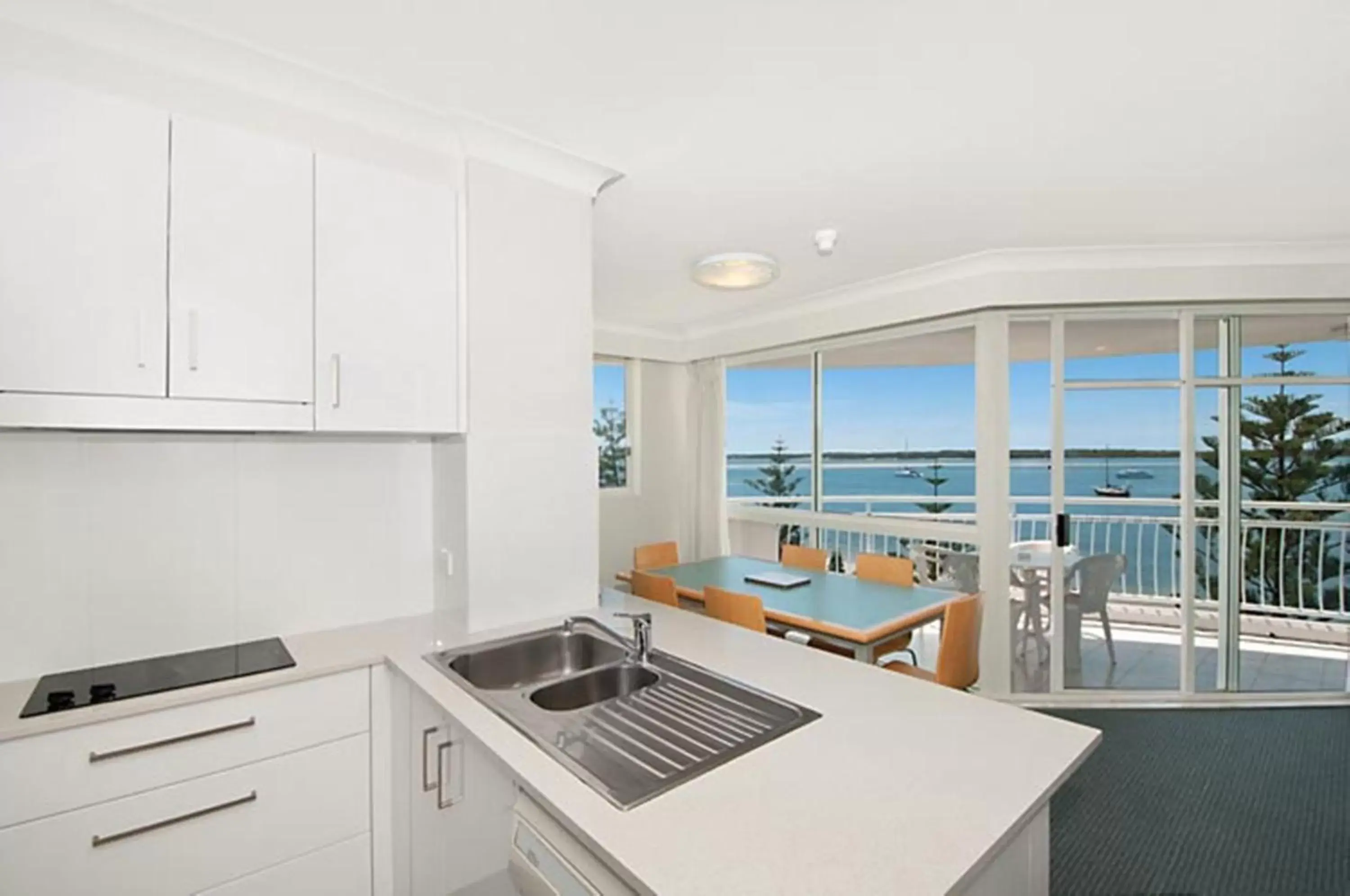 Kitchen or kitchenette, Kitchen/Kitchenette in The Atrium Resort