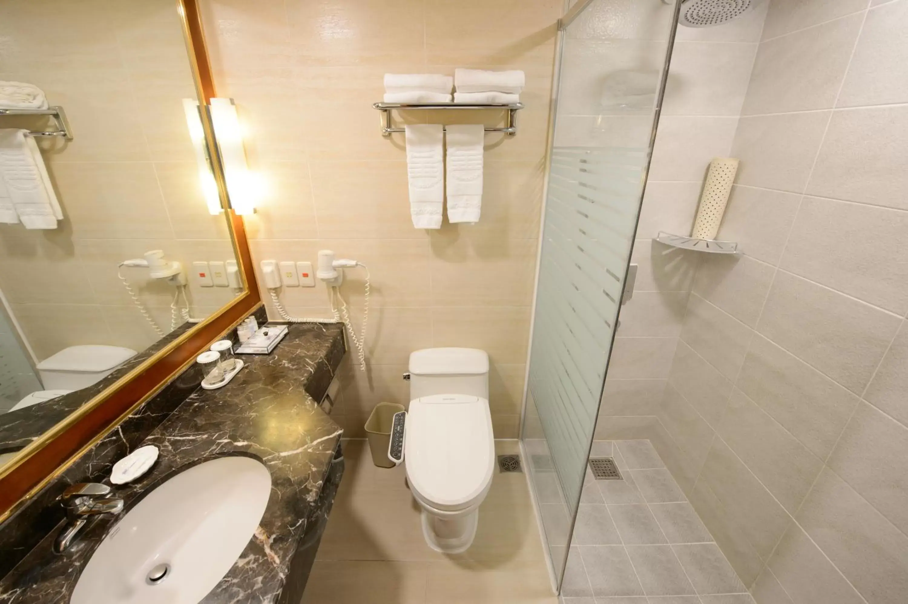 Bathroom in Commodore Hotel Gyeongju