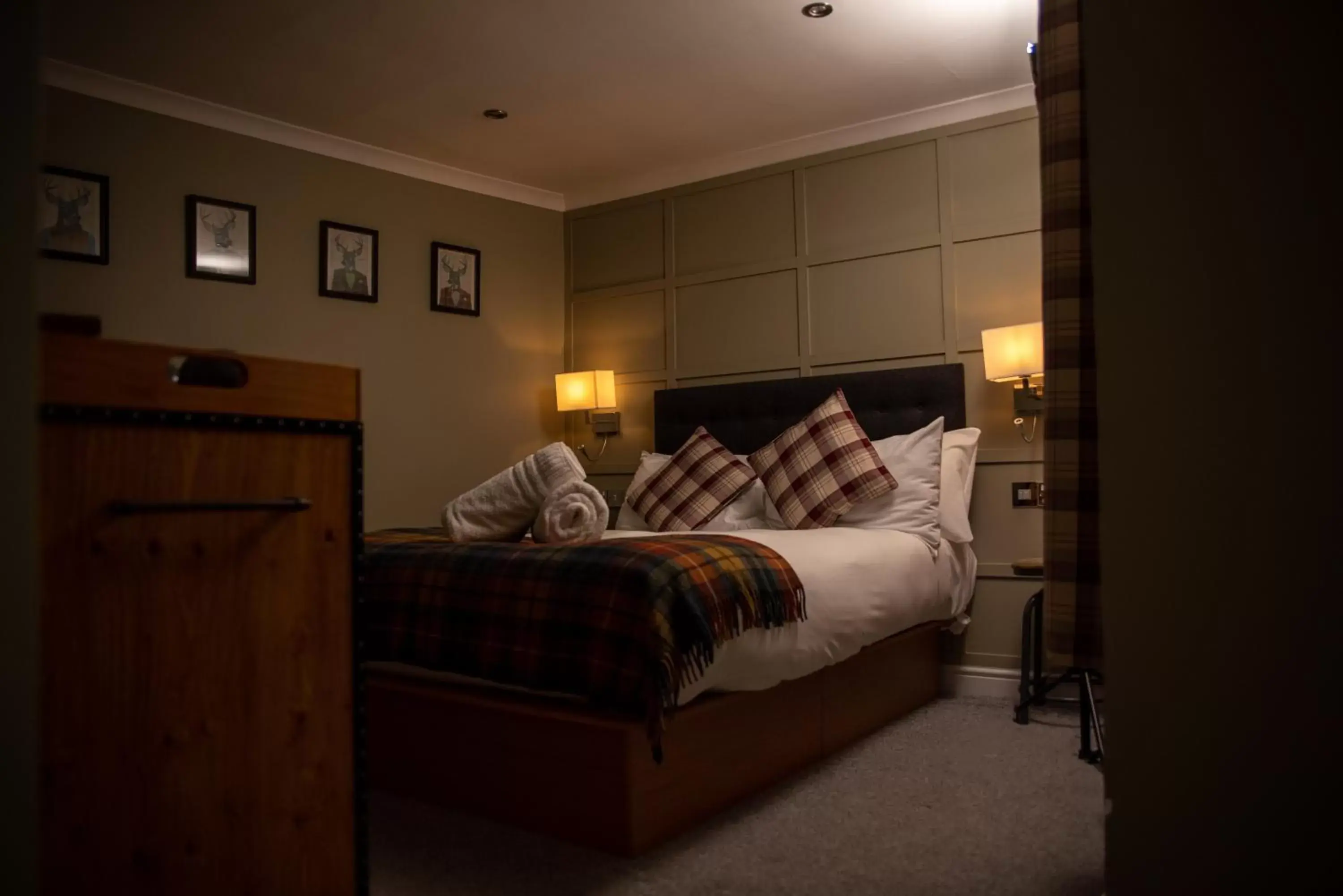 Photo of the whole room, Bed in The Oak House Hotel