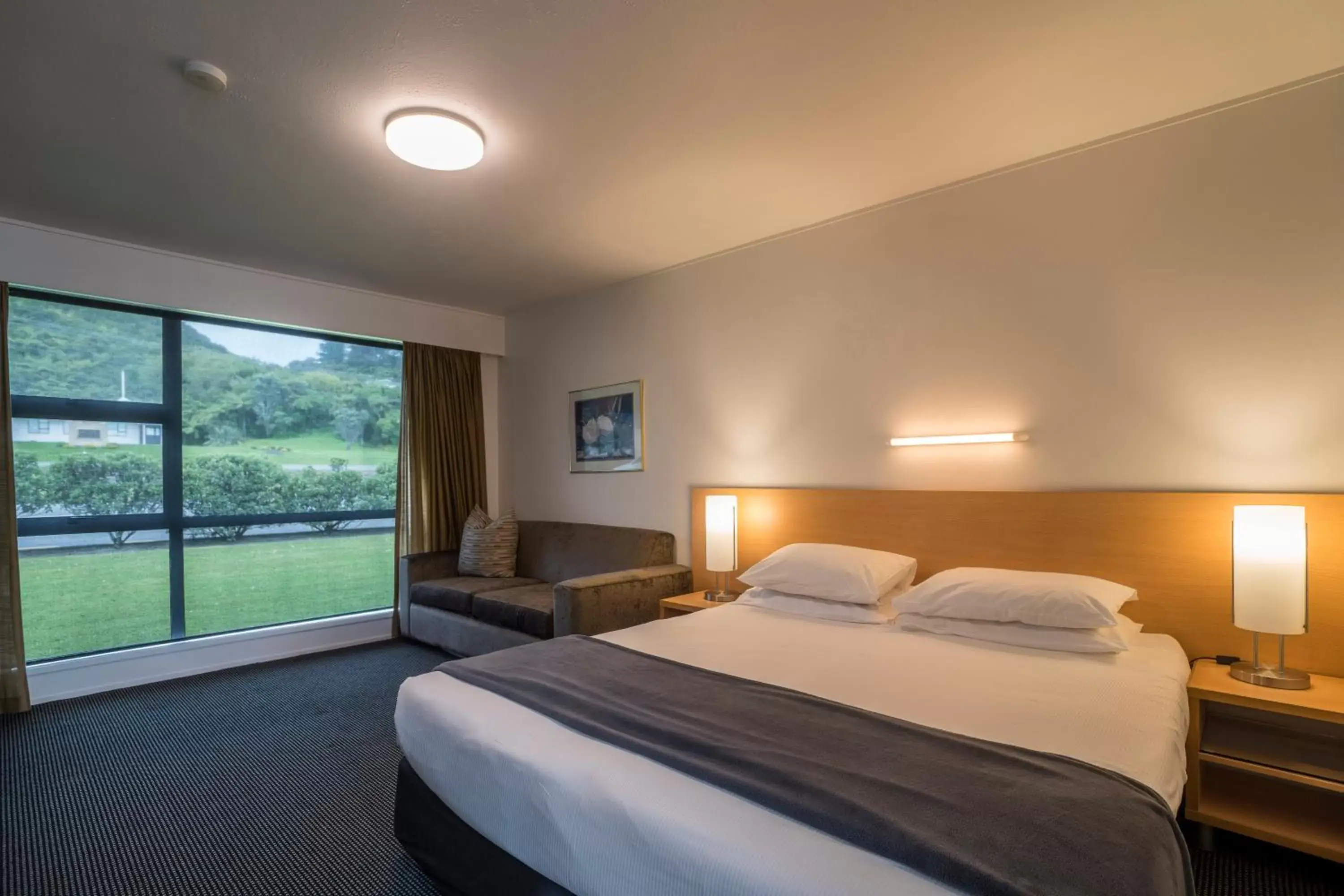 Photo of the whole room, Bed in The Ashley Hotel Greymouth