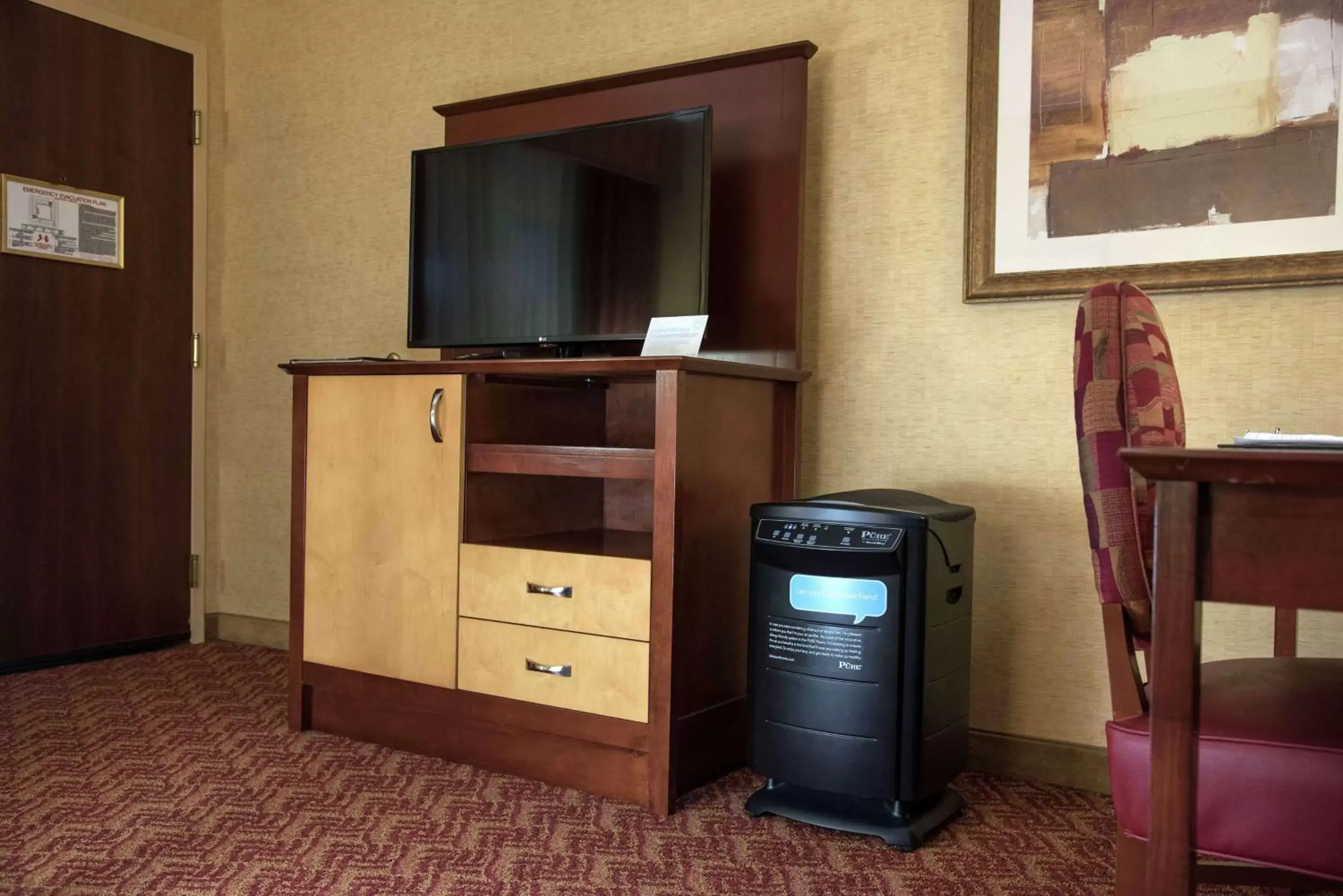 Bedroom, TV/Entertainment Center in Embassy Suites by Hilton Charlotte Concord Golf Resort & Spa