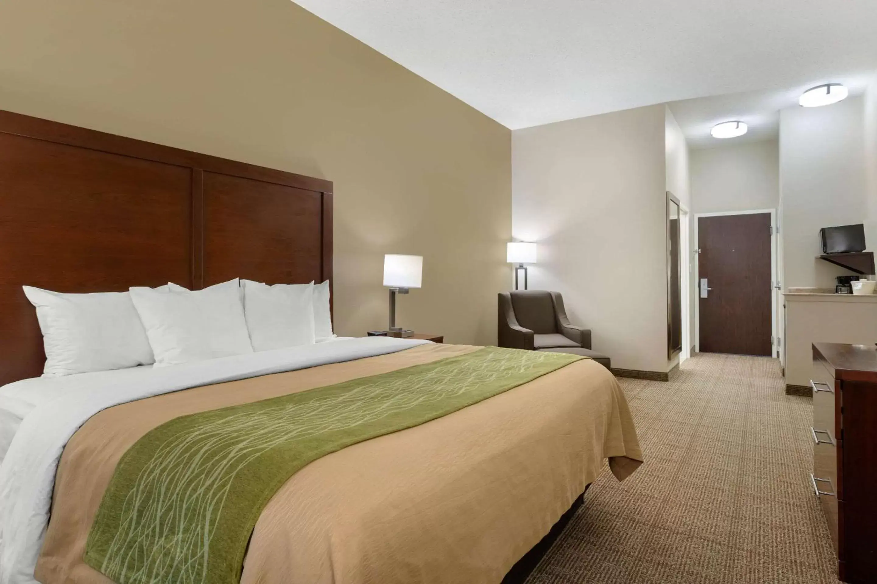 Photo of the whole room, Bed in Comfort Inn & Suites Port Arthur-Port Neches