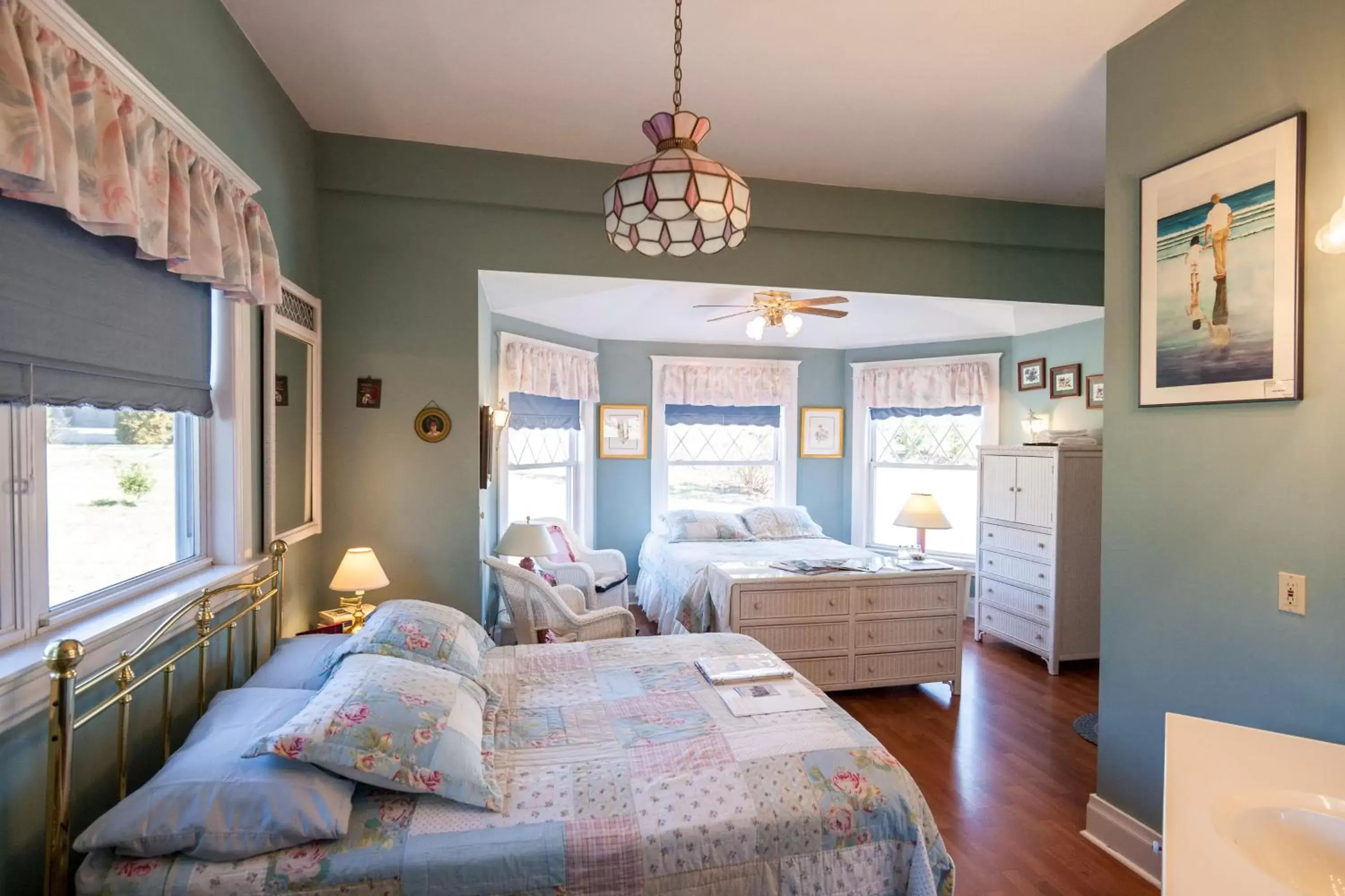 Photo of the whole room, Bed in Friendly City Inn B&B