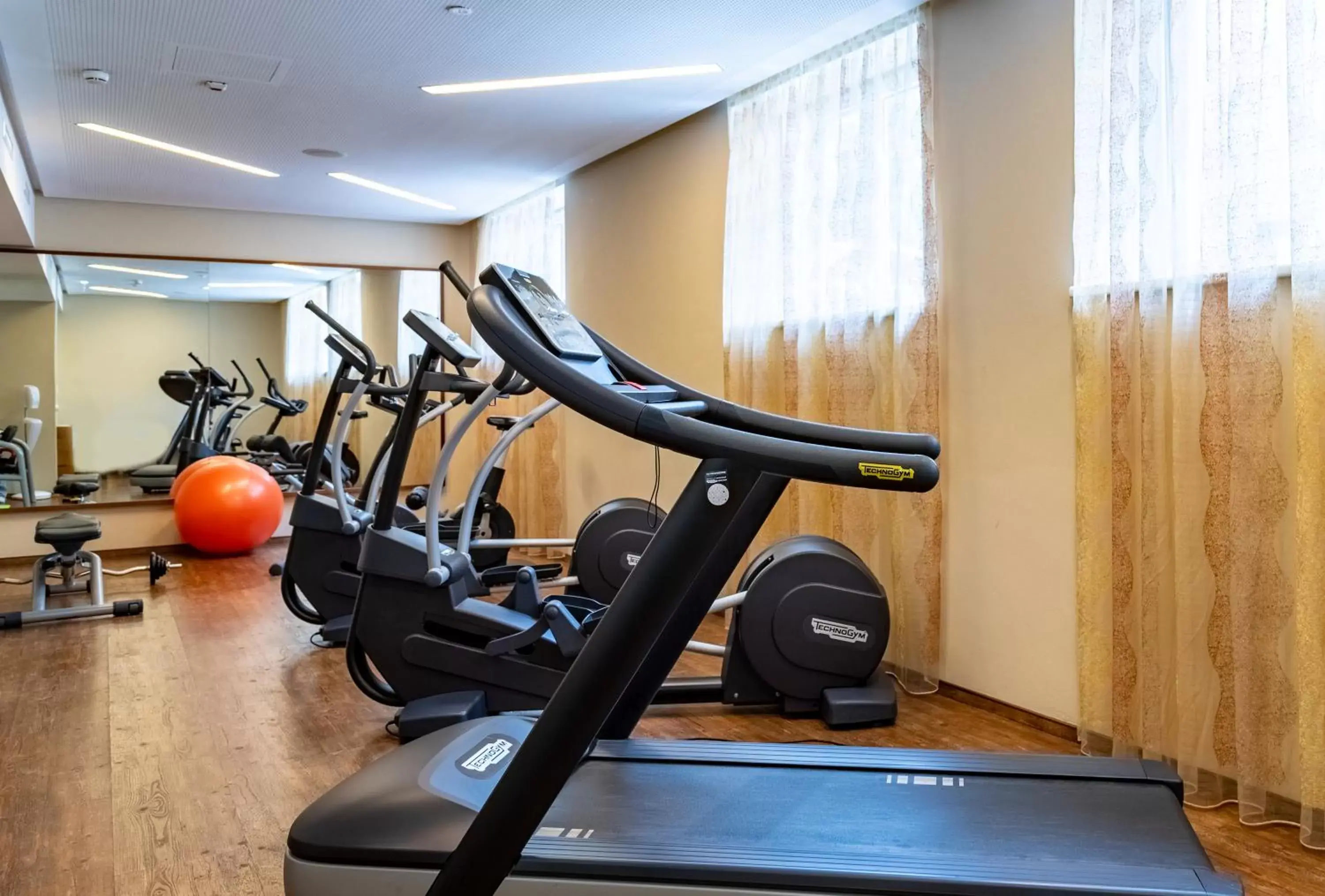 Fitness centre/facilities in Hotel Latini Fitness centre/facilities in Hotel Latini