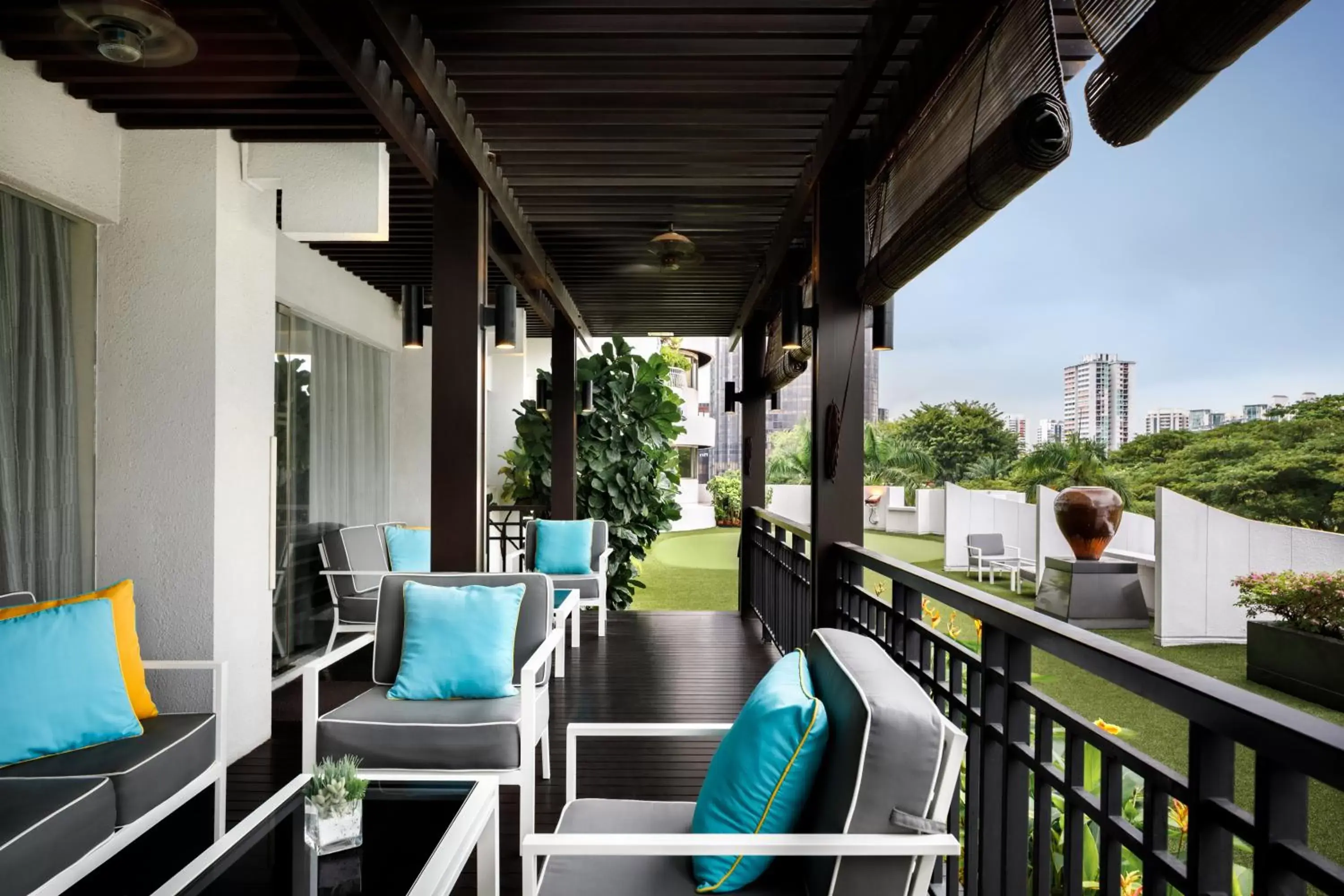 Garden, Balcony/Terrace in Copthorne King's Hotel Singapore on Havelock