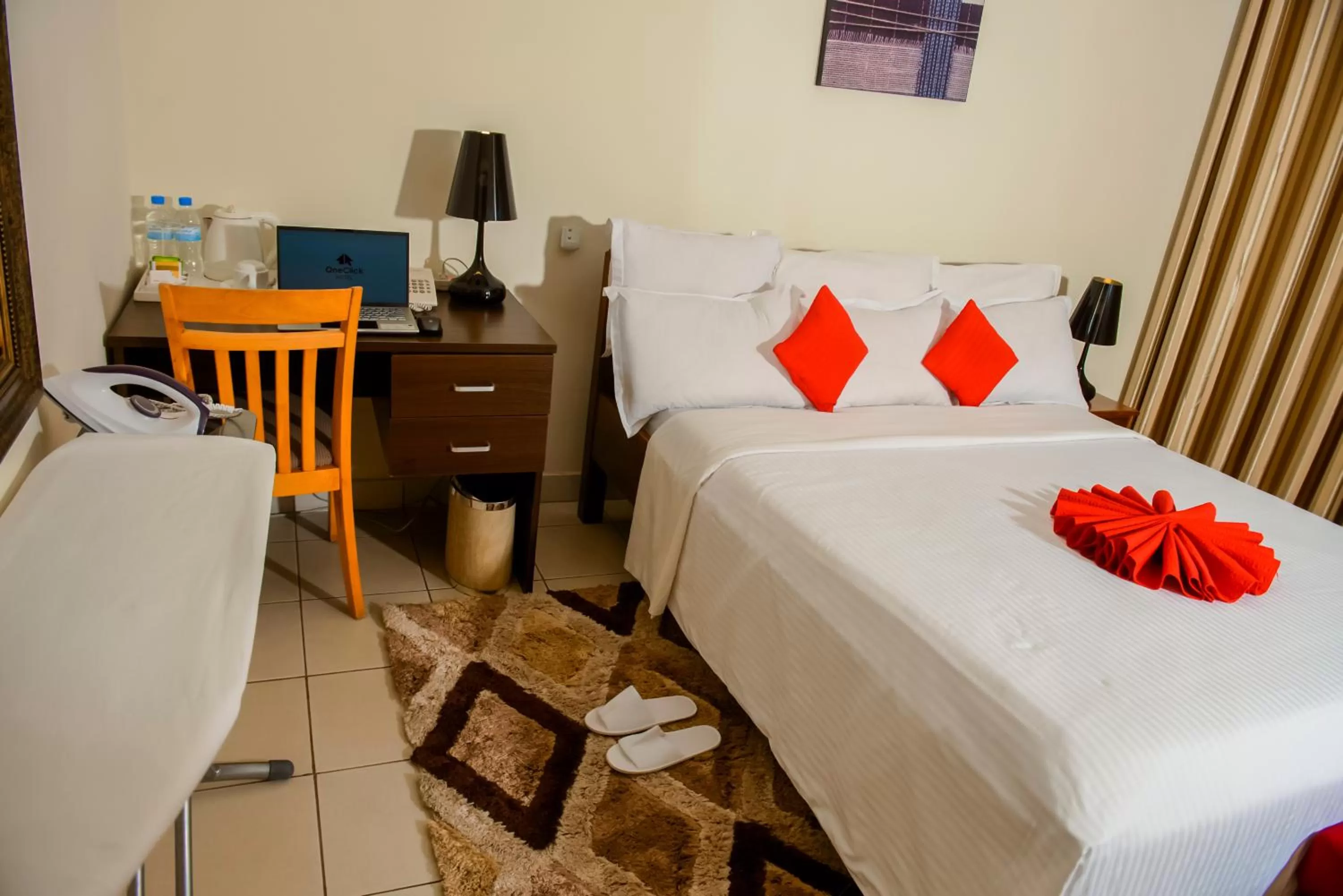 Bedroom, Bed in One Click Hotel