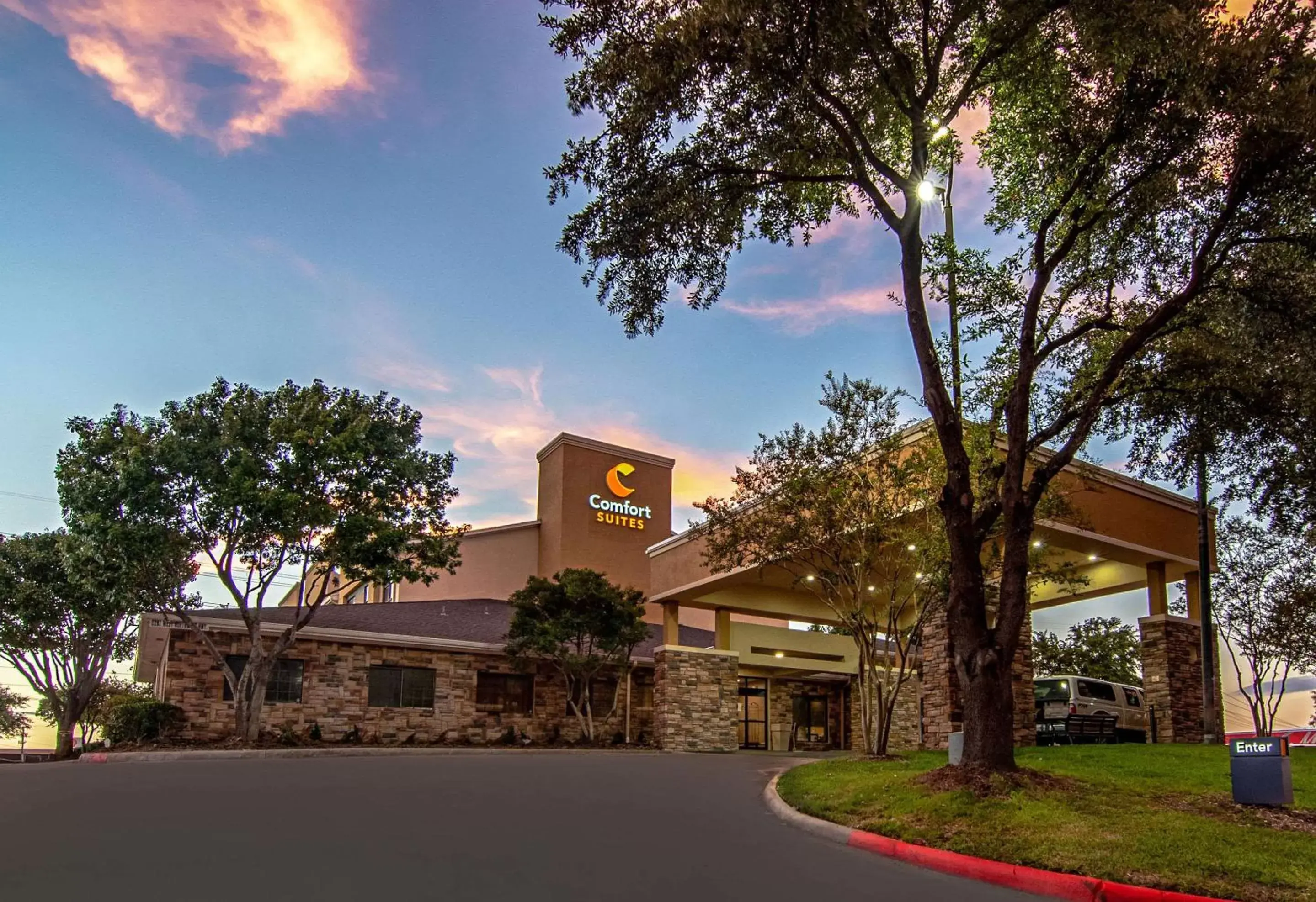 Property Building in Comfort Suites NW Dallas Near Love Field