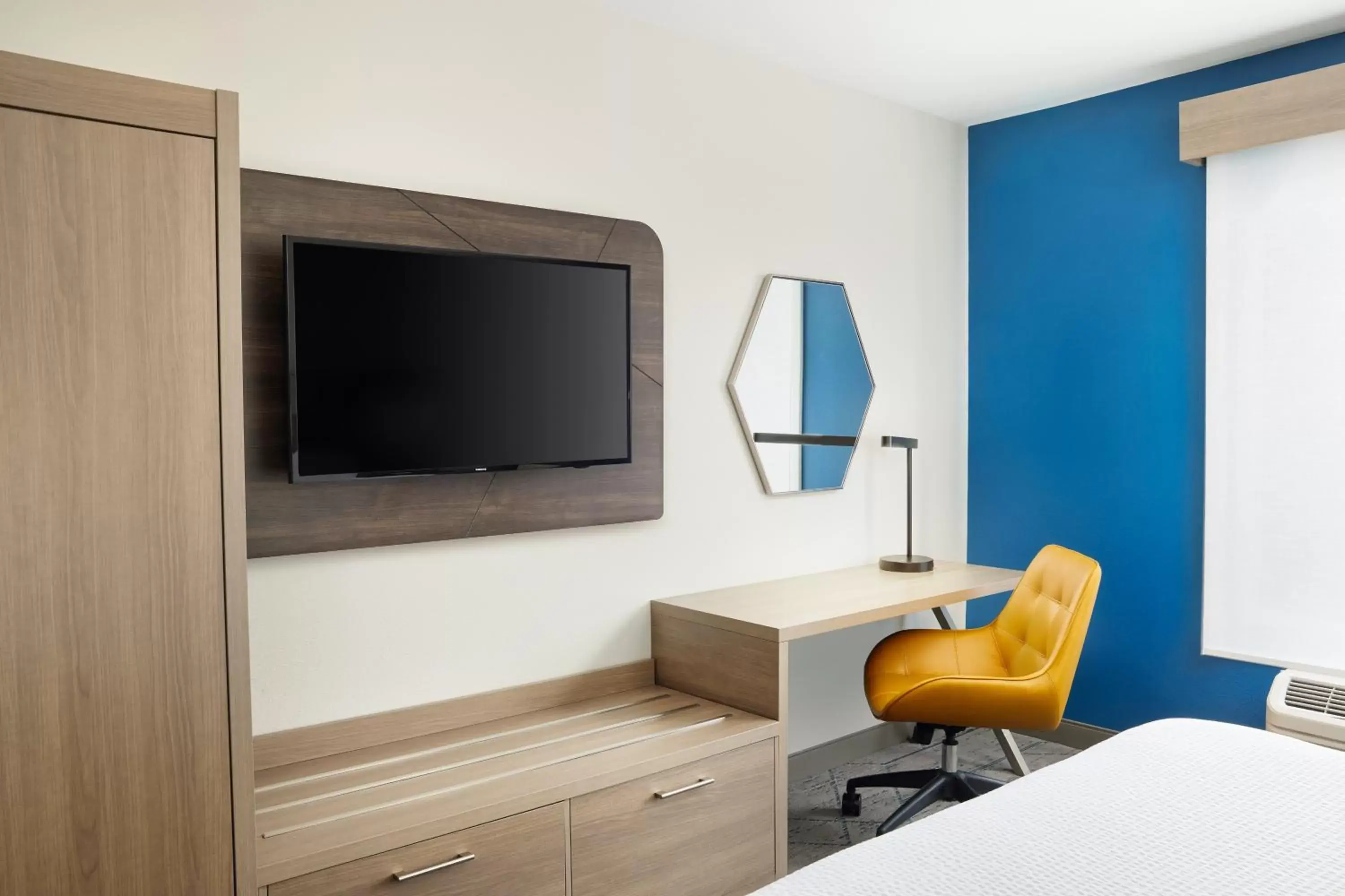 TV and multimedia, TV/Entertainment Center in Holiday Inn Express Hotel & Suites Port St. Lucie West, an IHG Hotel
