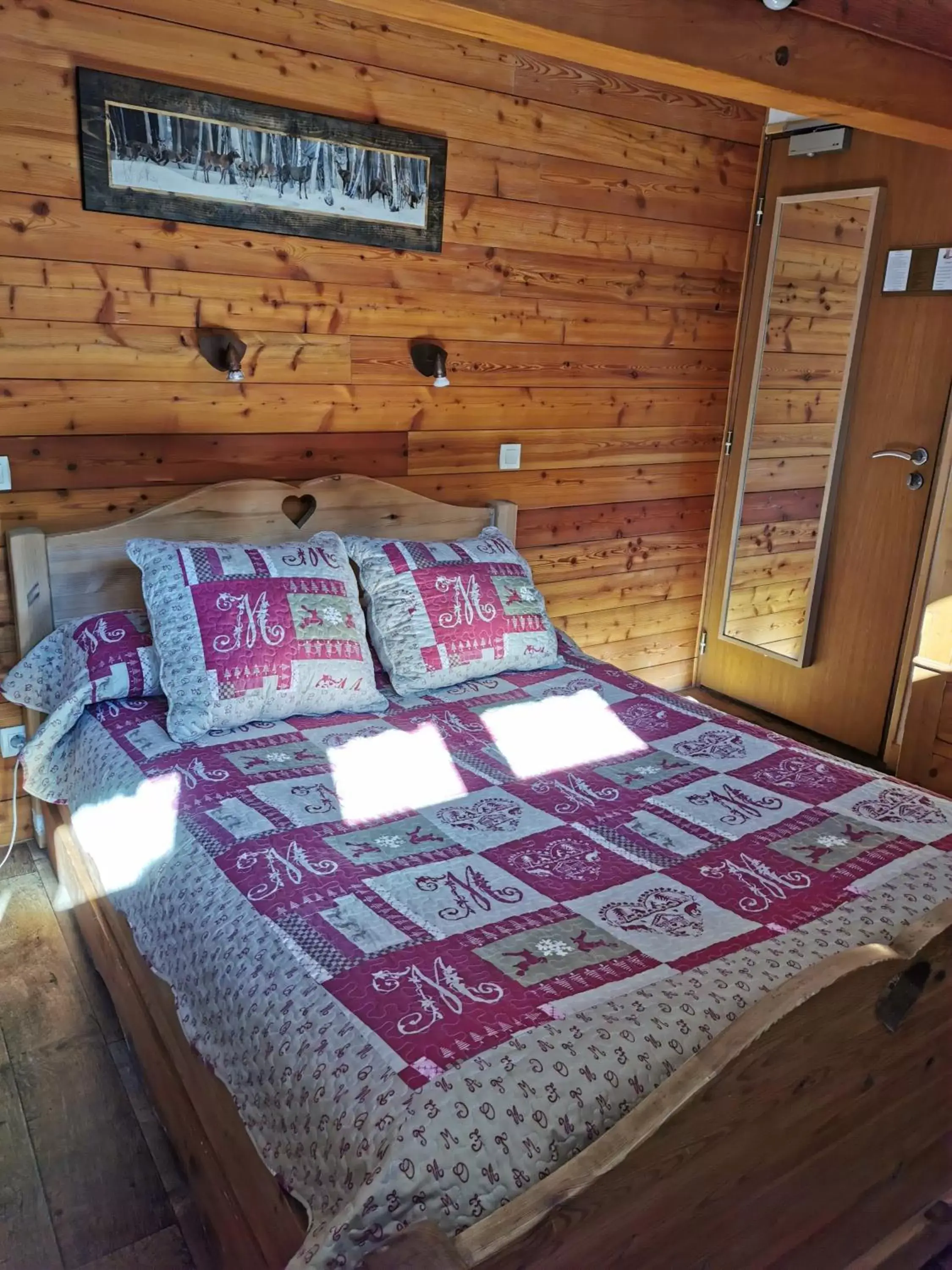Bed in Hôtel Arolla