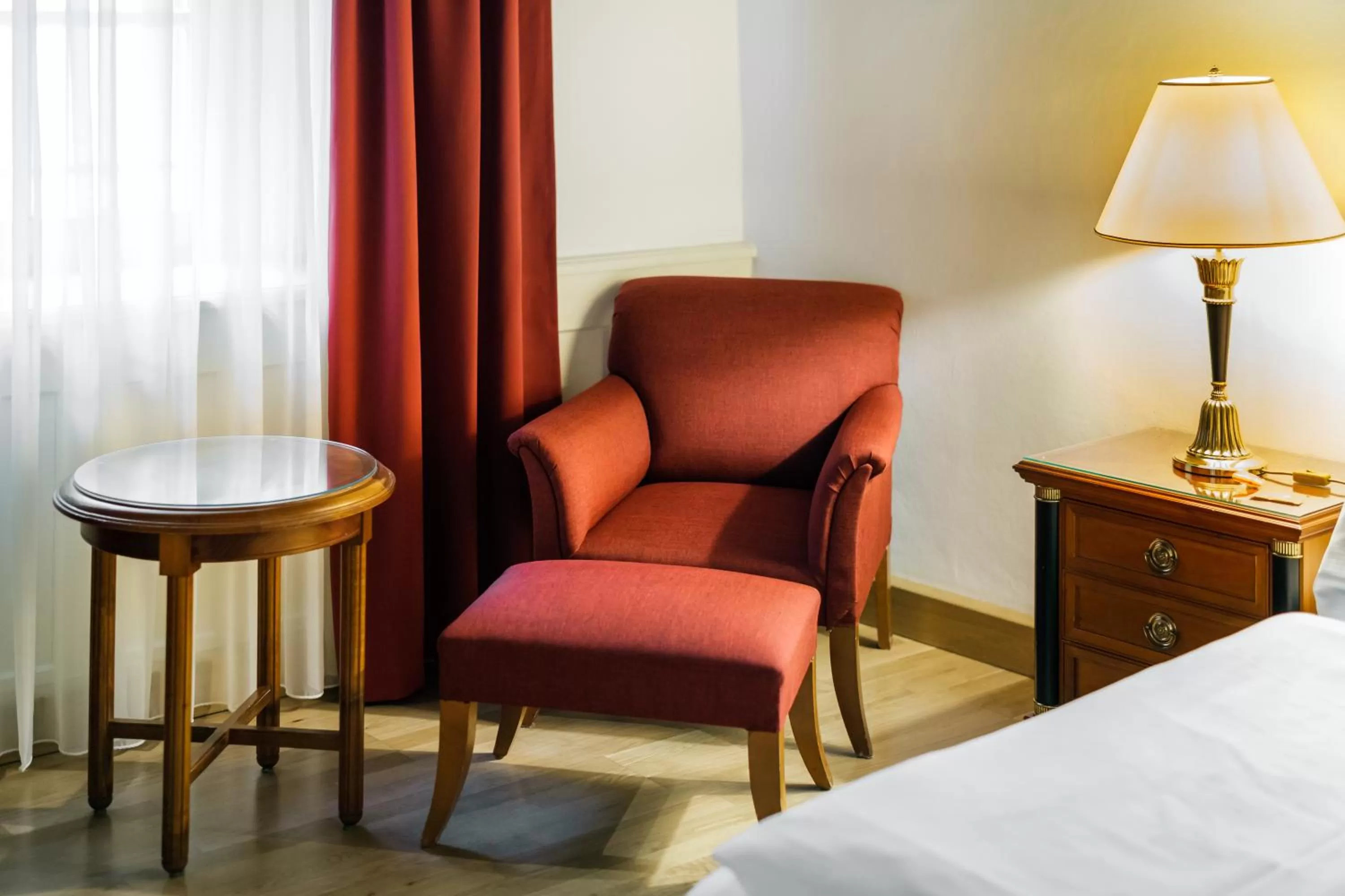 Seating area, Bed in Chin-Chin Hotel ehemals Bohemian Hotel