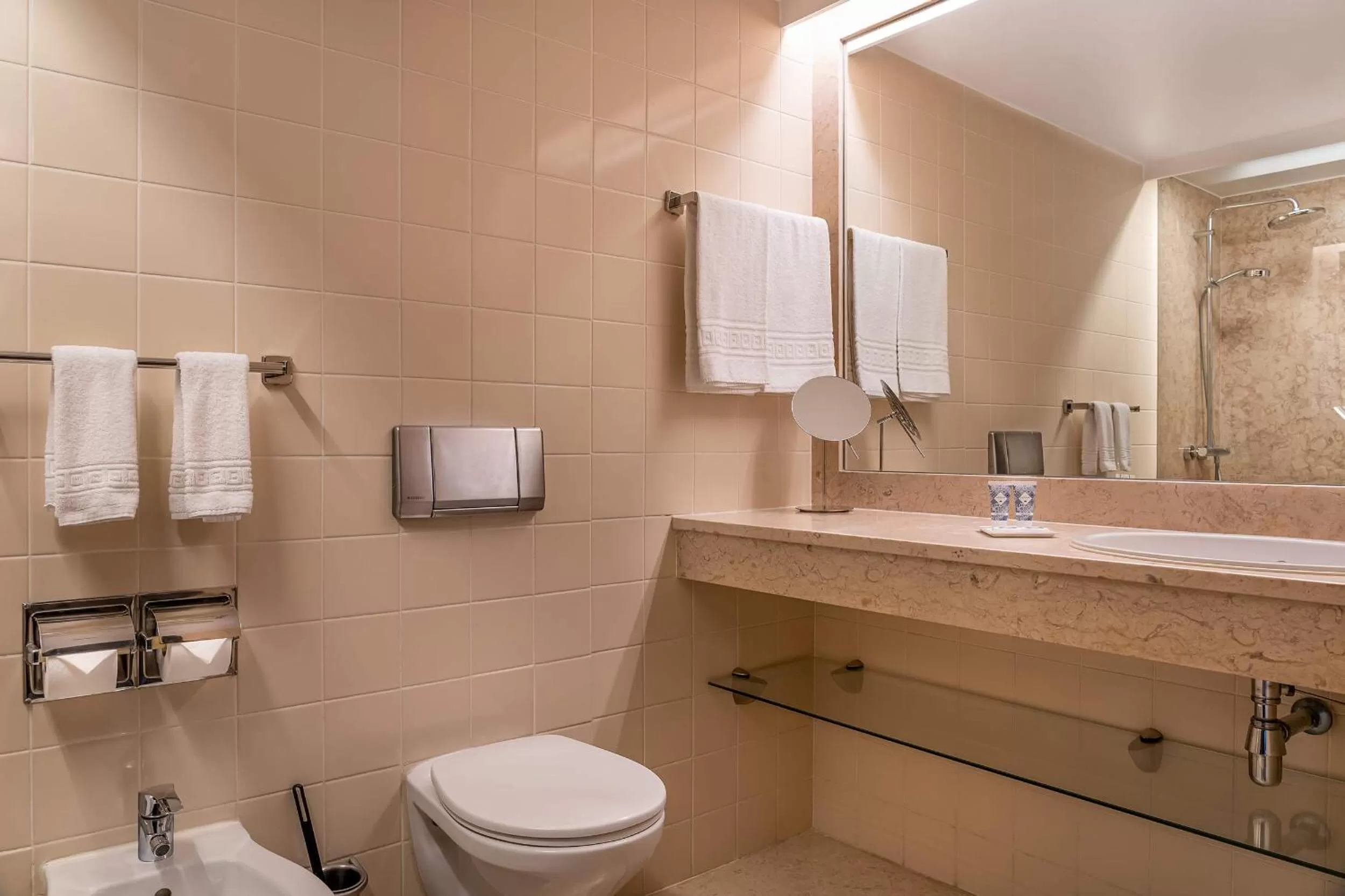 Bathroom in Hotel do Chiado