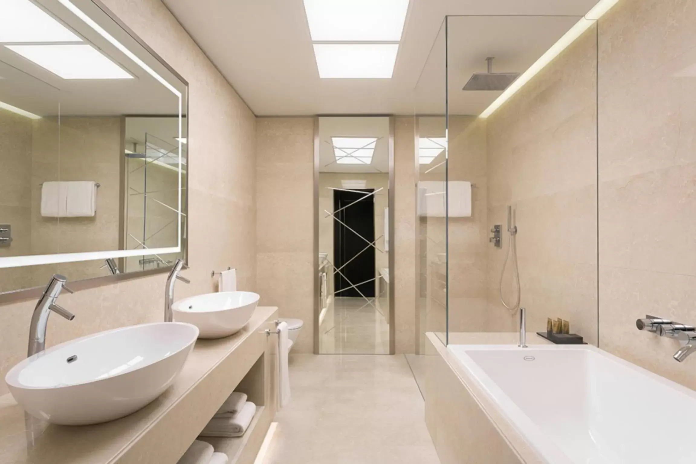 Shower, Bathroom in Excelsior Hotel Gallia, a Luxury Collection Hotel, Milan