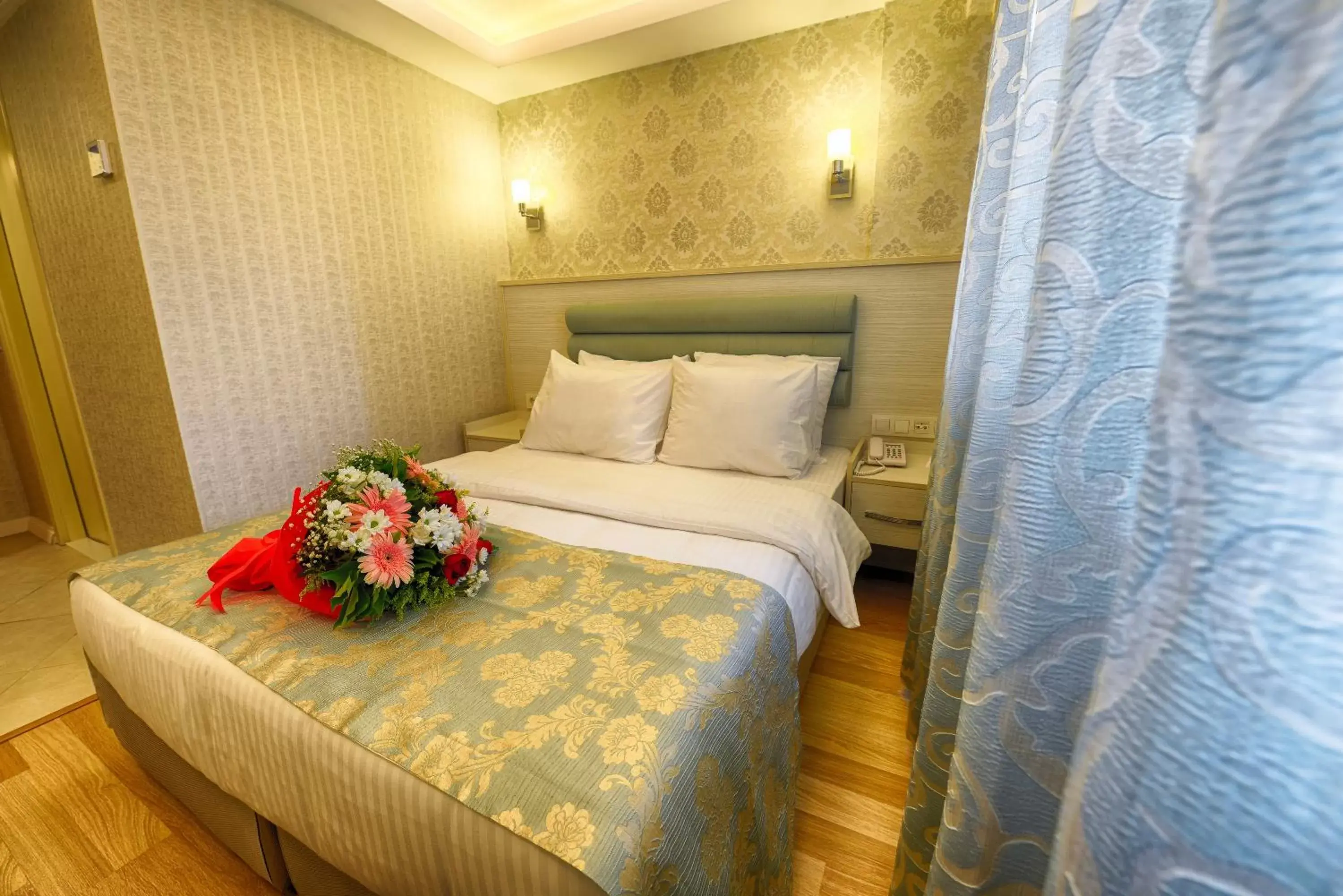Photo of the whole room, Bed in Florenta Hotel