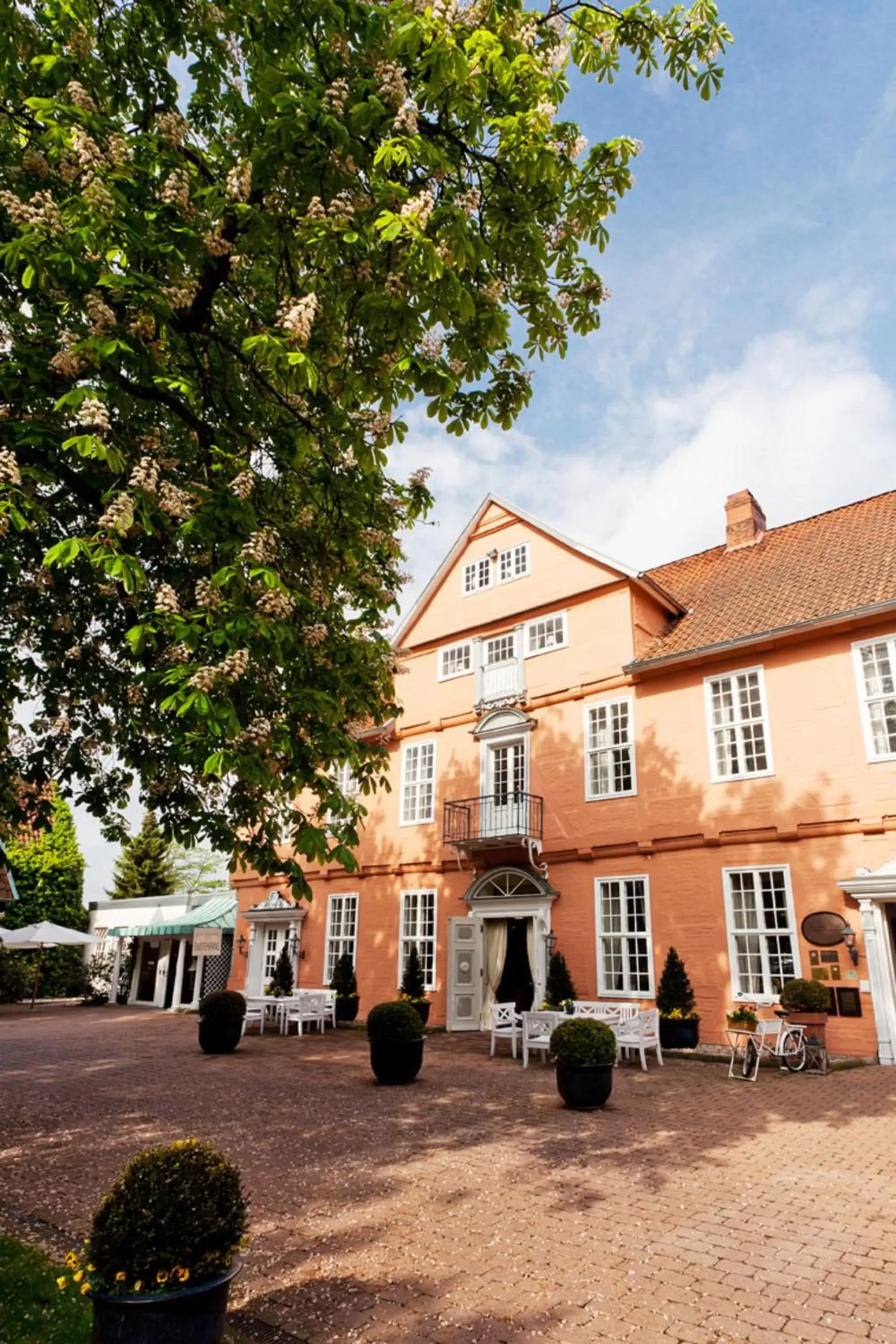 Facade/entrance, Property Building in Althoff Hotel Fürstenhof