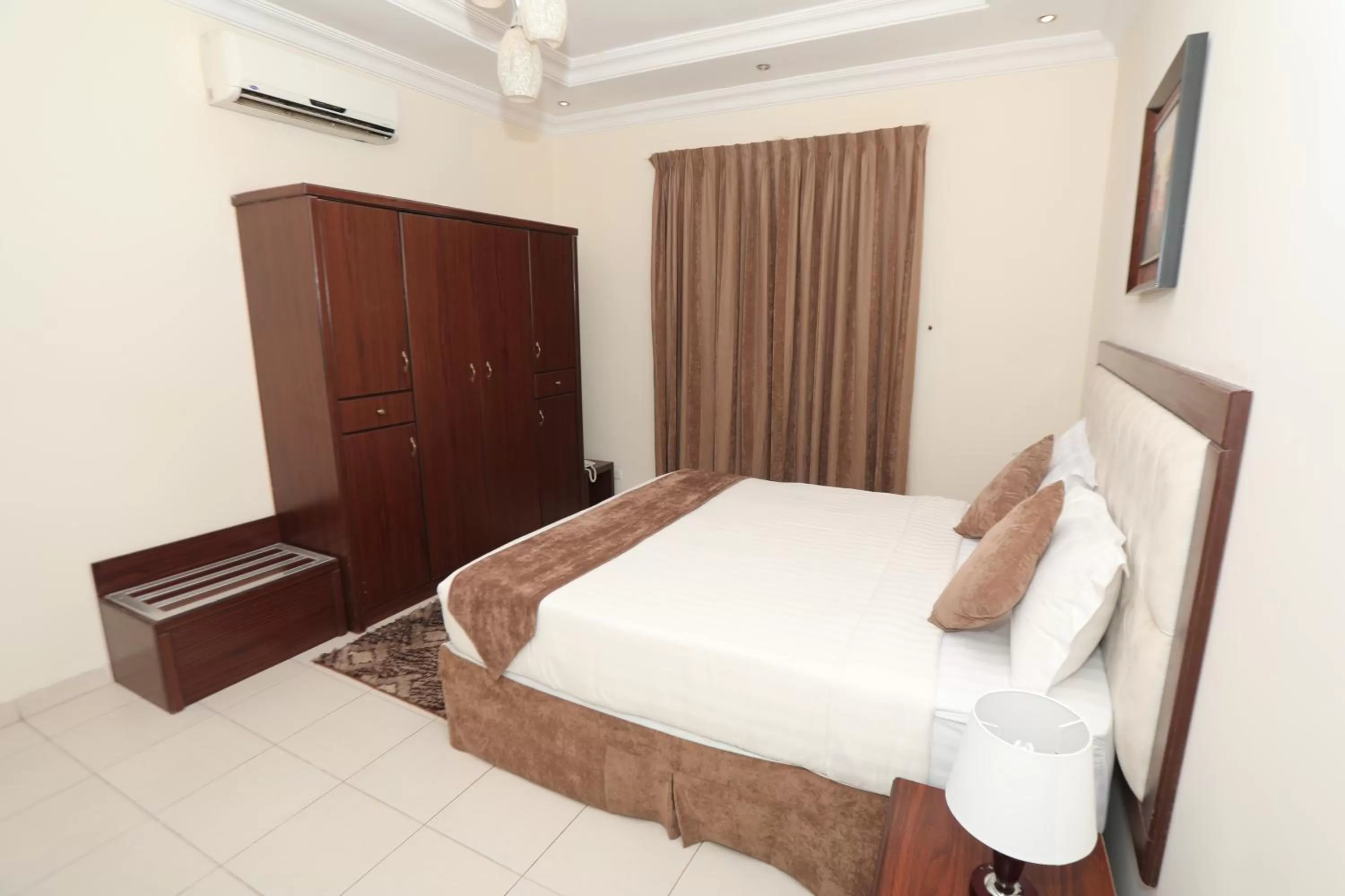 wardrobe, Bed in Samaya Suites