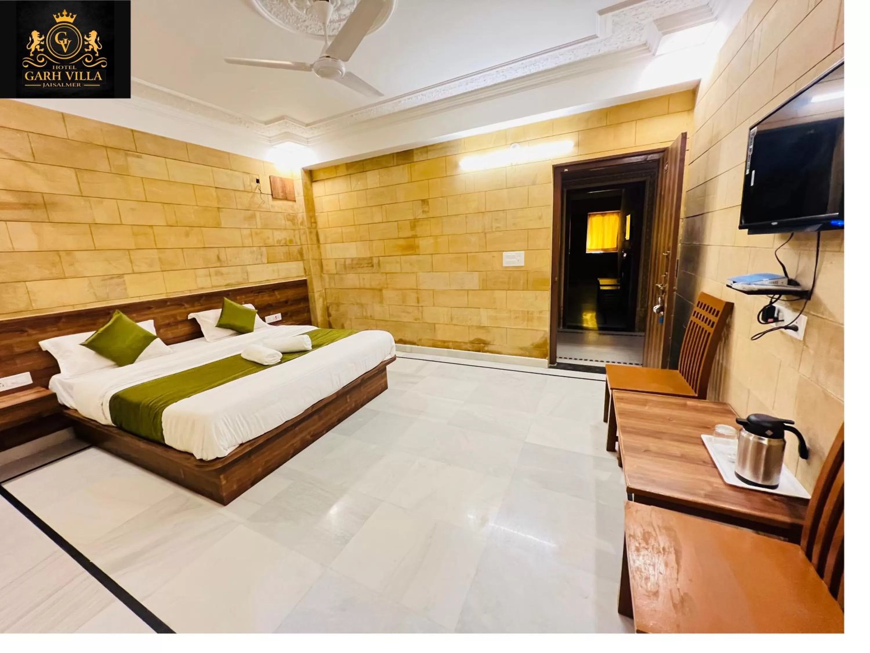 Property building, Bed in Hotel Garh Vila