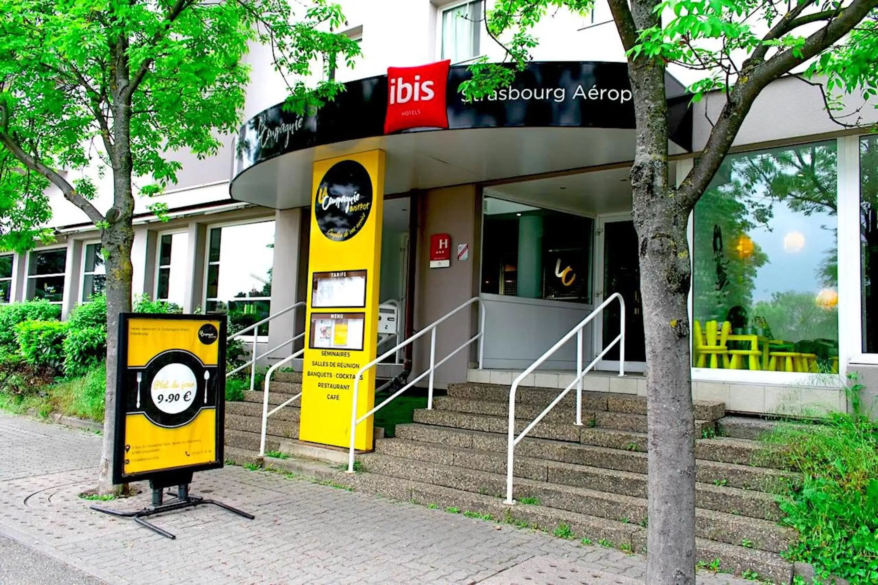 Facade/entrance in ibis Strasbourg Aéroport Le Zénith Facade/entrance in ibis Strasbourg Aéroport Le Zénith