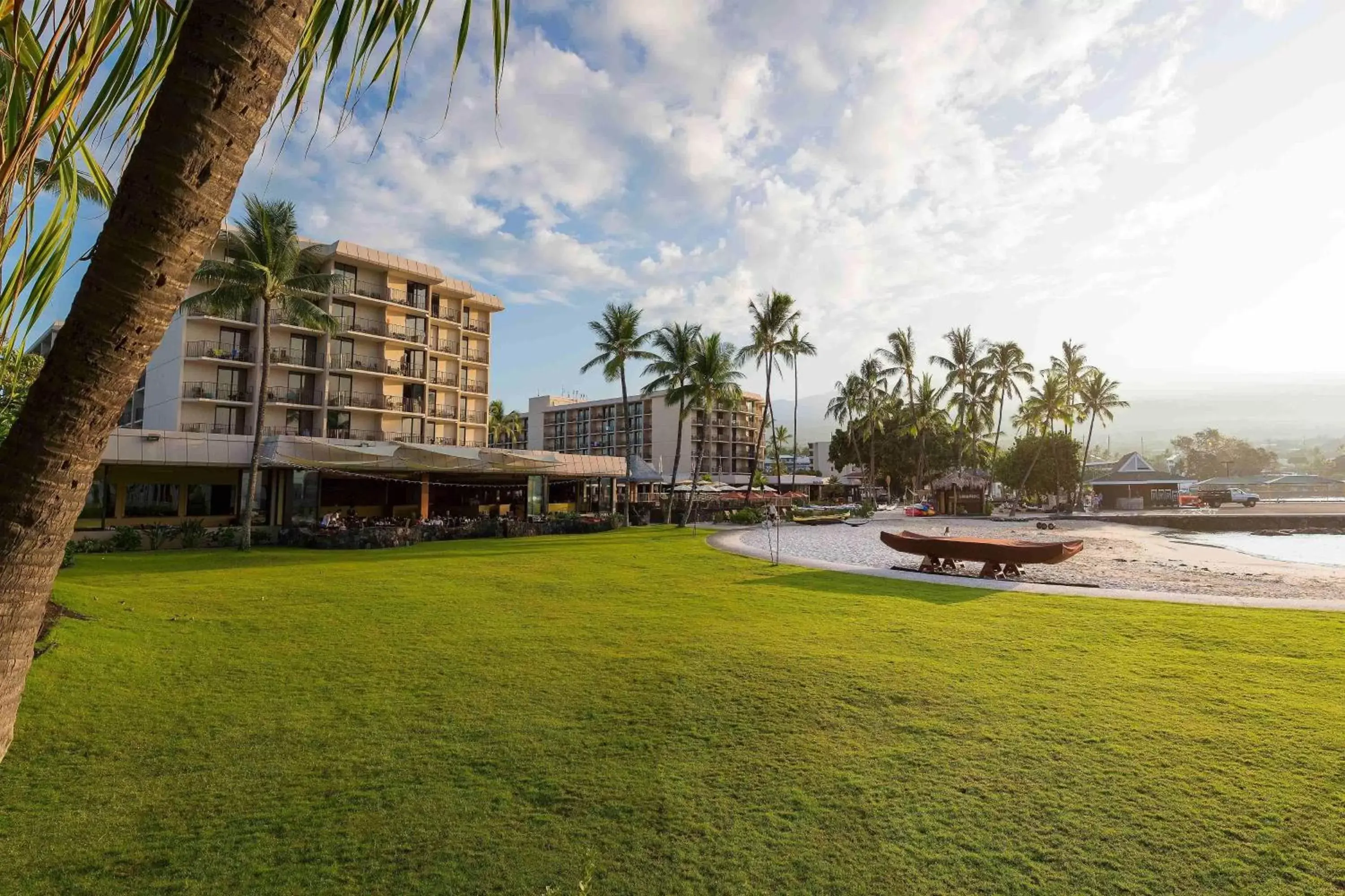 Property Building in Courtyard by Marriott King Kamehameha's Kona Beach Hotel