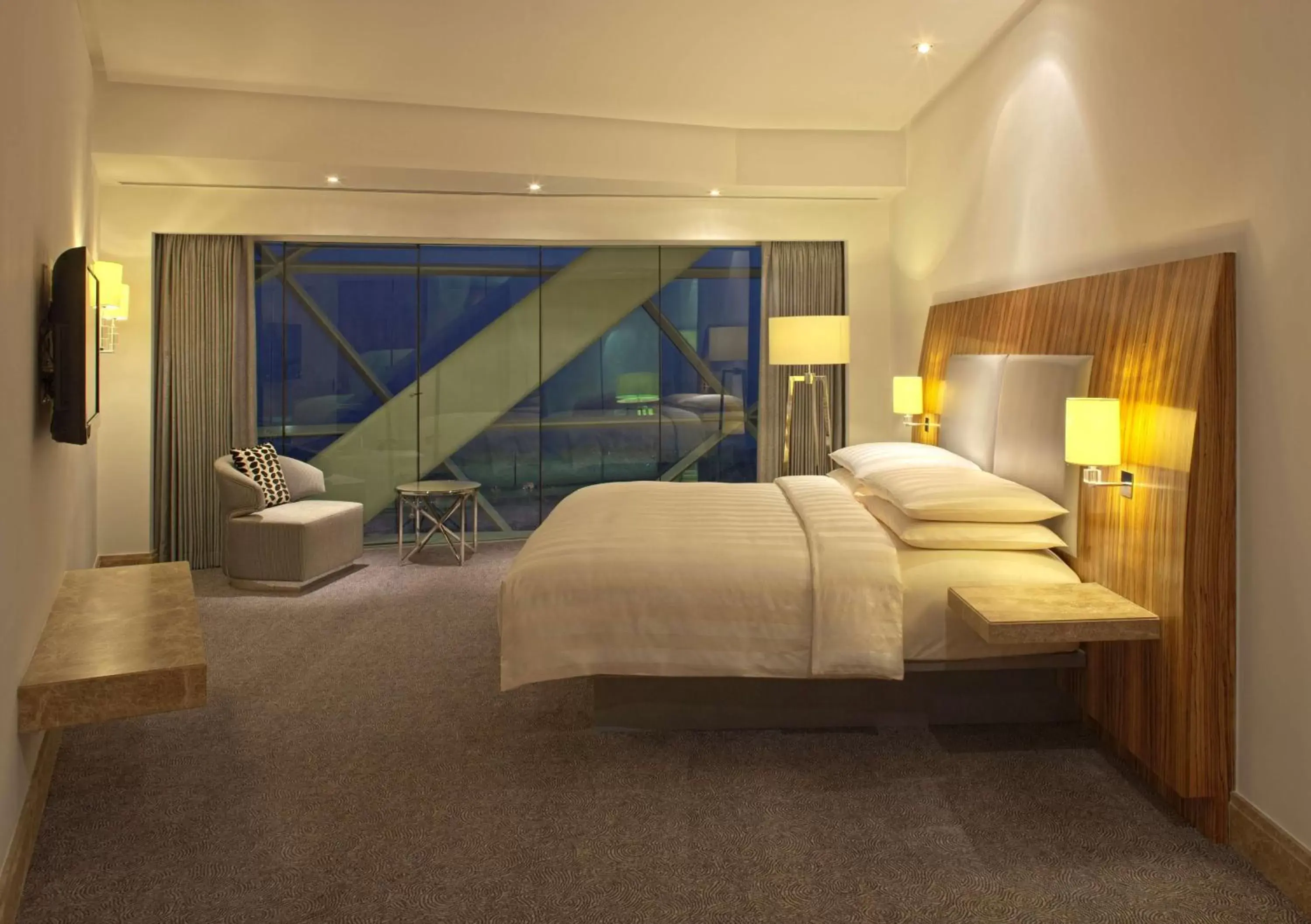 Photo of the whole room, Bed in Andaz Capital Gate Abu Dhabi - a concept by Hyatt