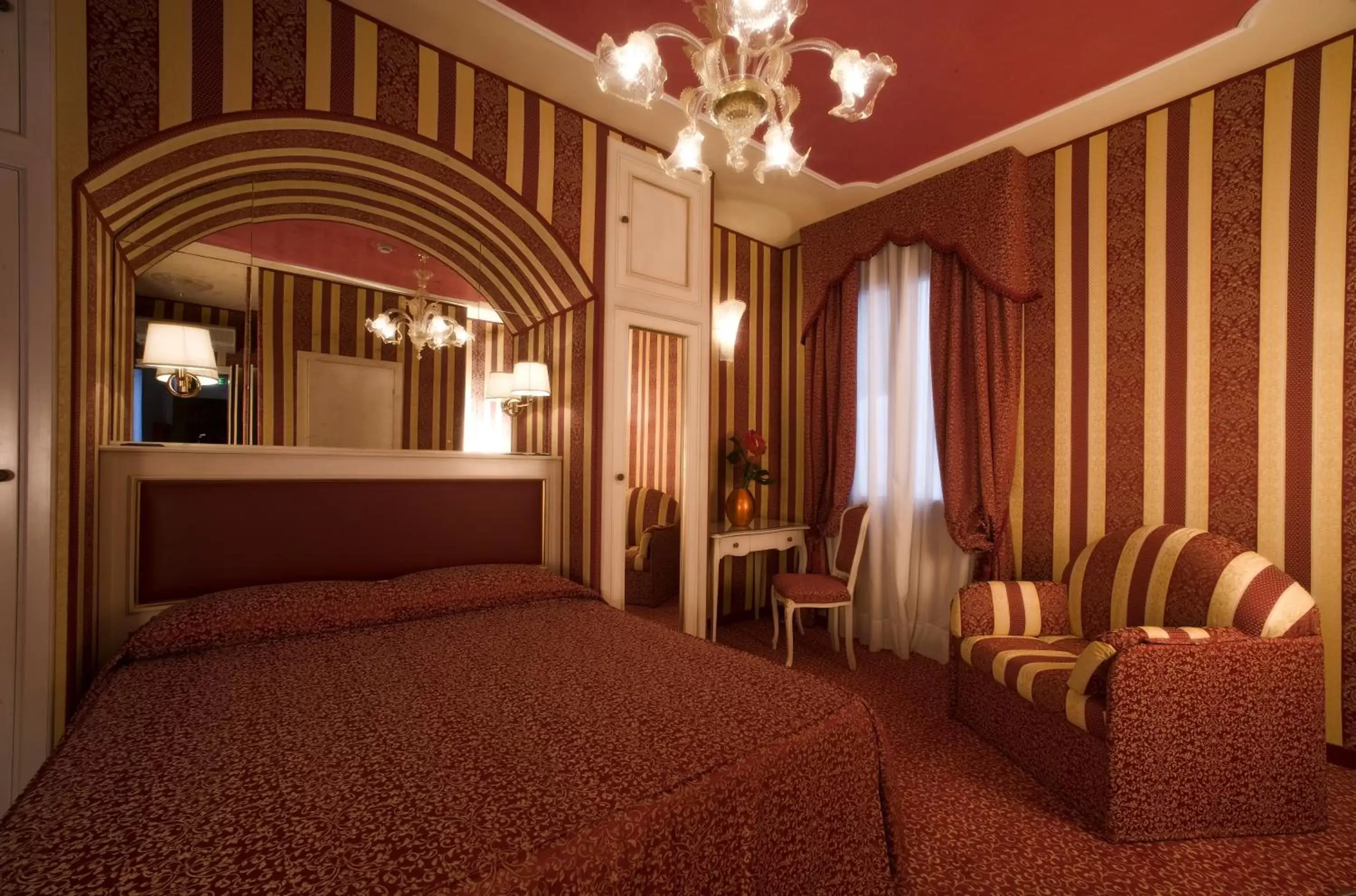 Photo of the whole room, Bed in Hotel Alcyone