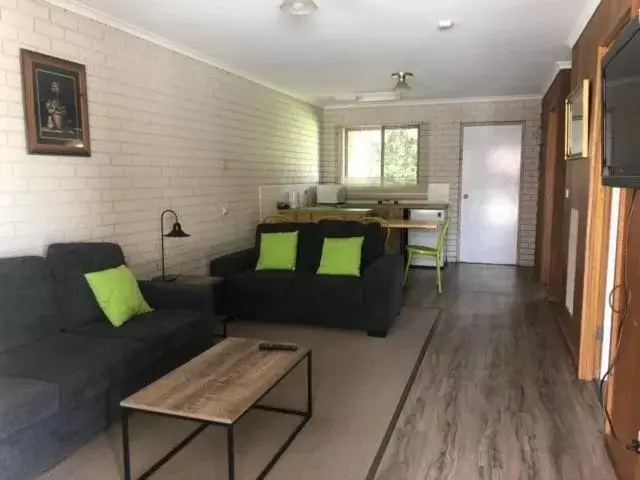 Seating Area in Kingswood Motel