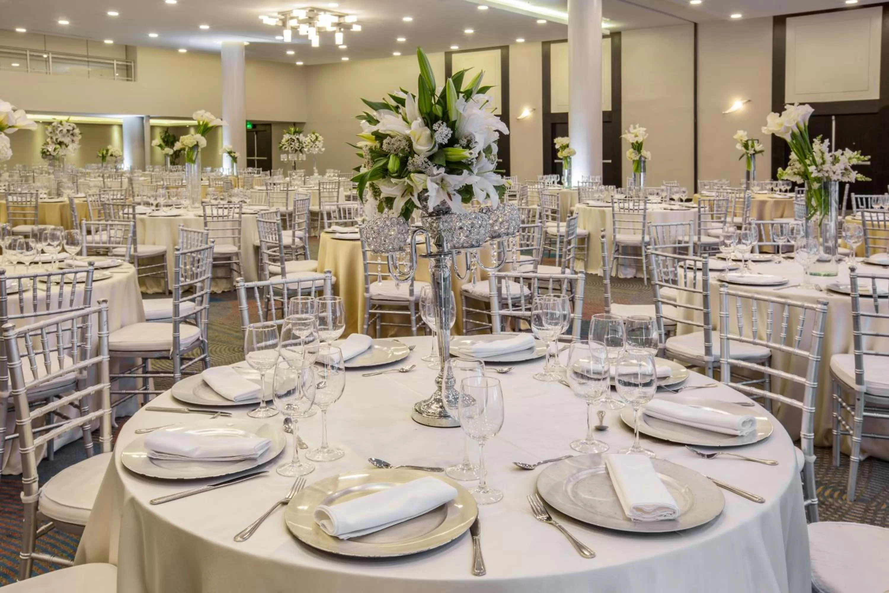 Meeting/conference room in Crowne Plaza Santo Domingo by IHG