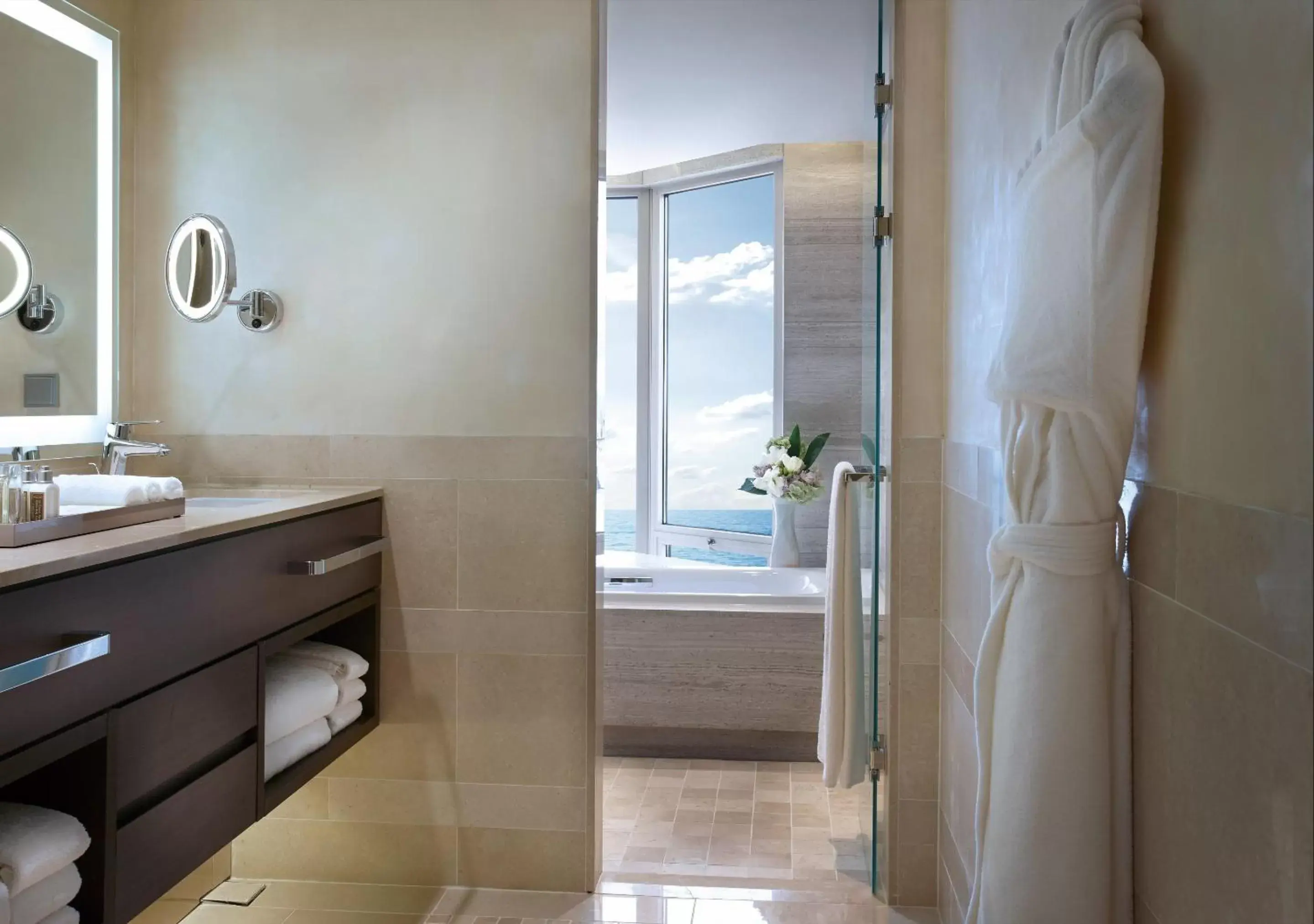 Photo of the whole room, Bathroom in Paradise Hotel Busan