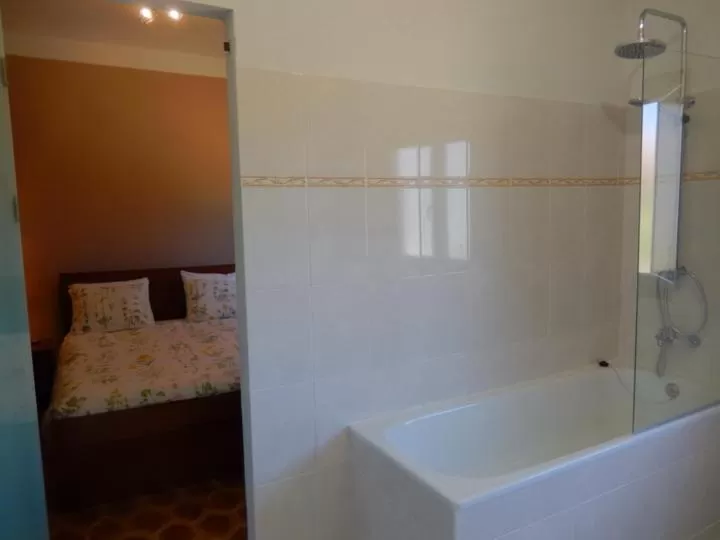 Bed in Quinta Laranjal da Arrabida