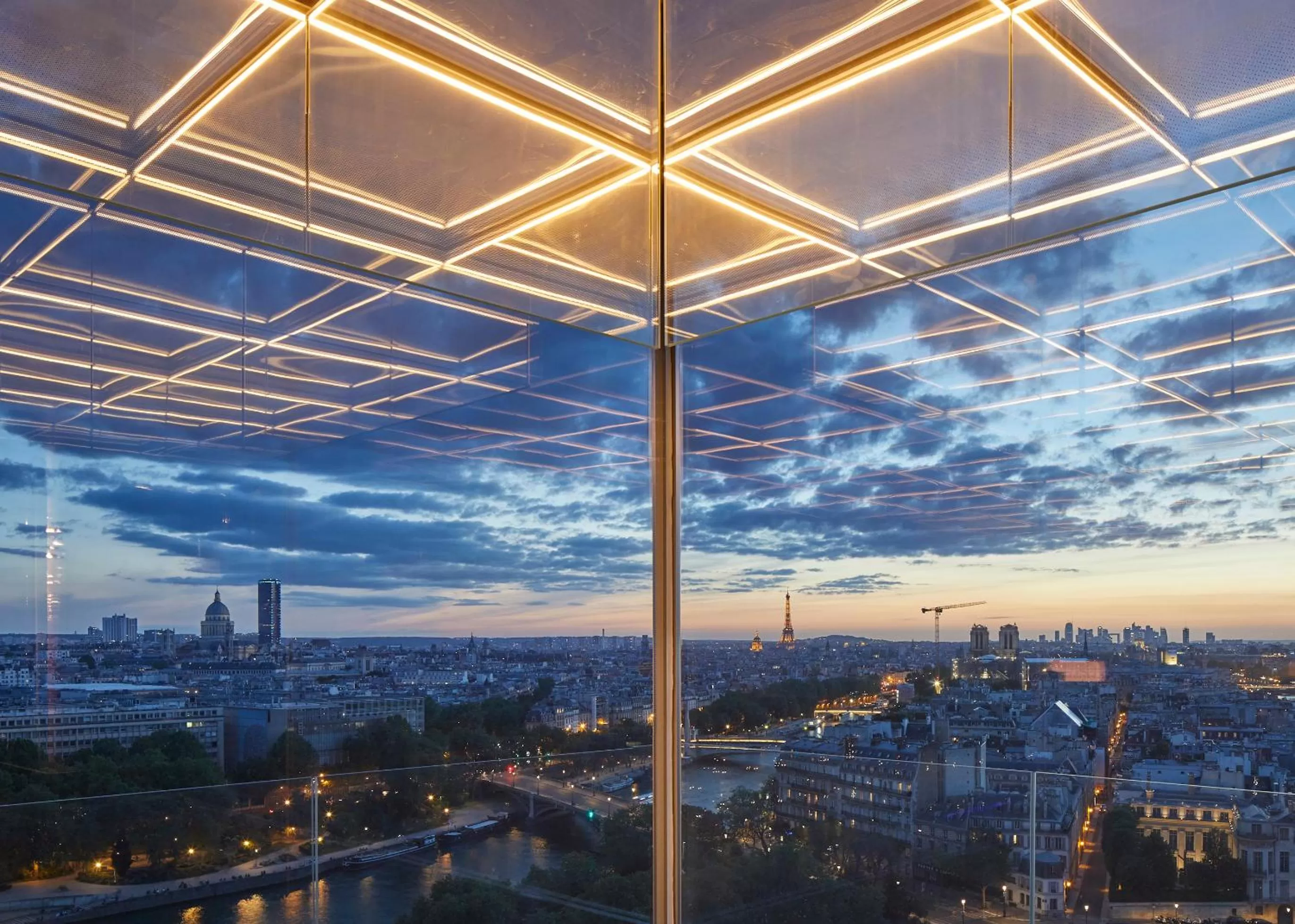 Restaurant/places to eat in SO/ Paris Hotel