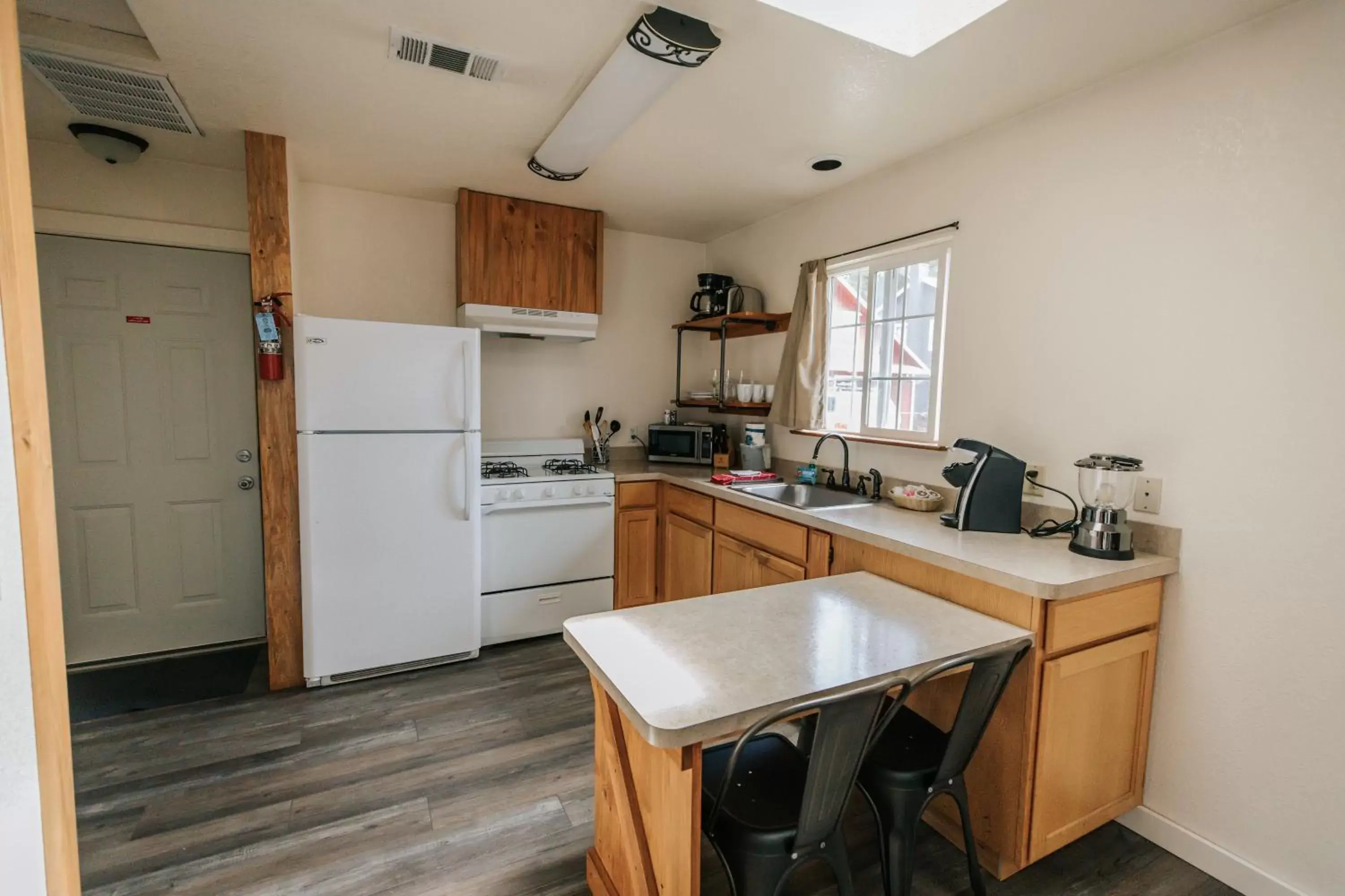 Standard One King Cottage with Jetted Bathtub in View Crest Lodge Standard One King Cottage with Jetted Bathtub in View Crest Lodge