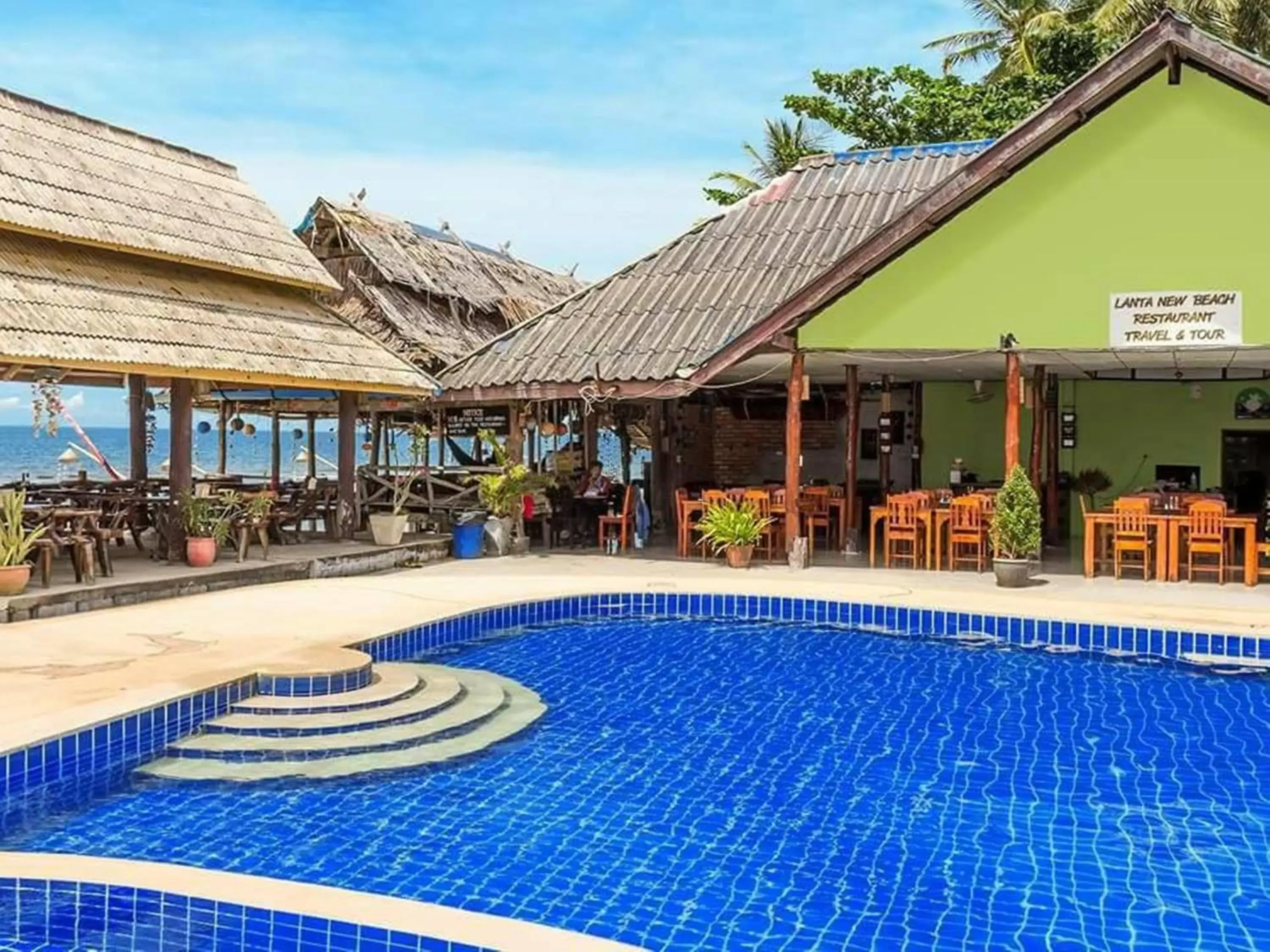 Restaurant/places to eat, Swimming Pool in Lanta New Beach Bungalows - SHA Plus