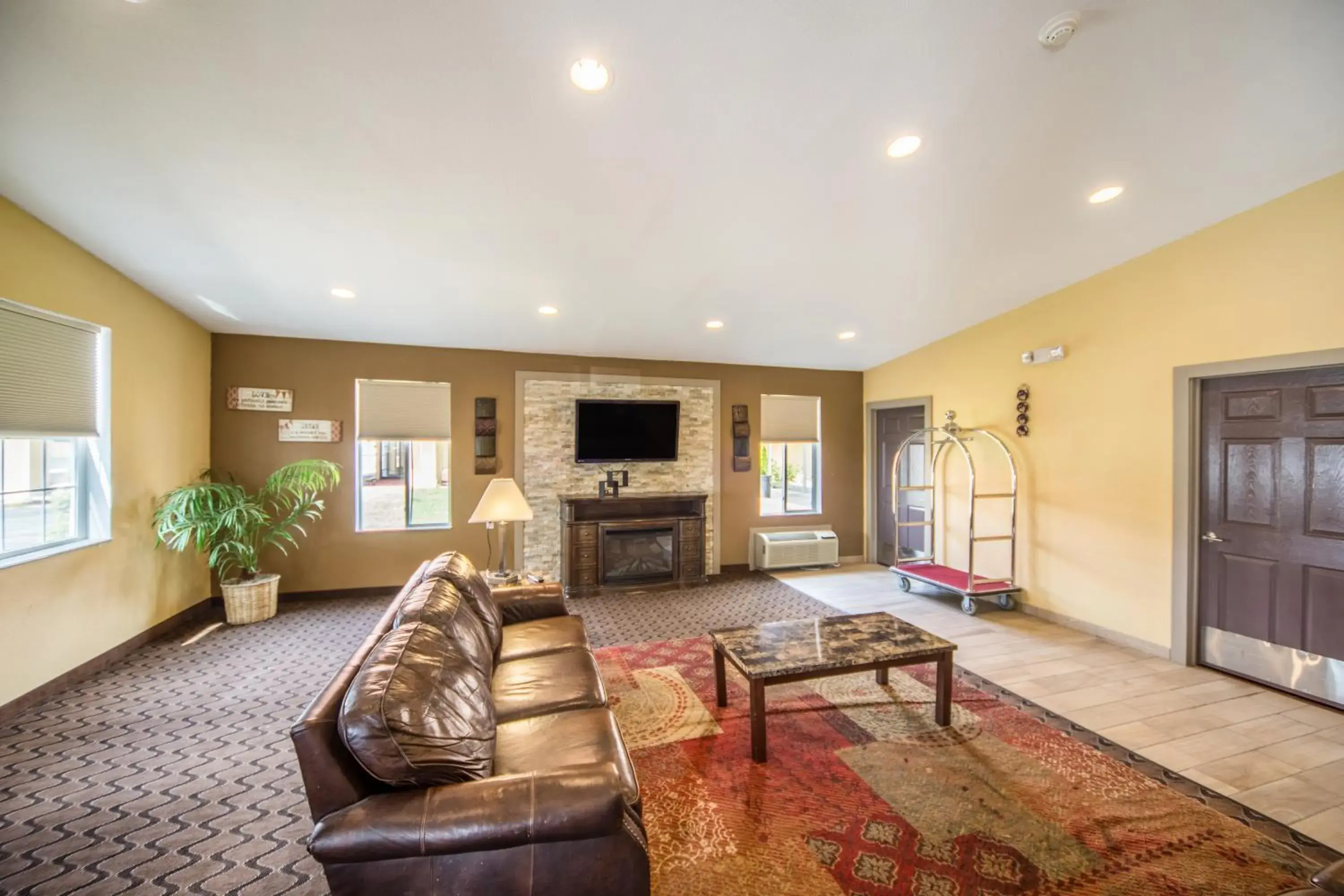 Facade/entrance, Seating Area in Suburban Studios Fort Wayne