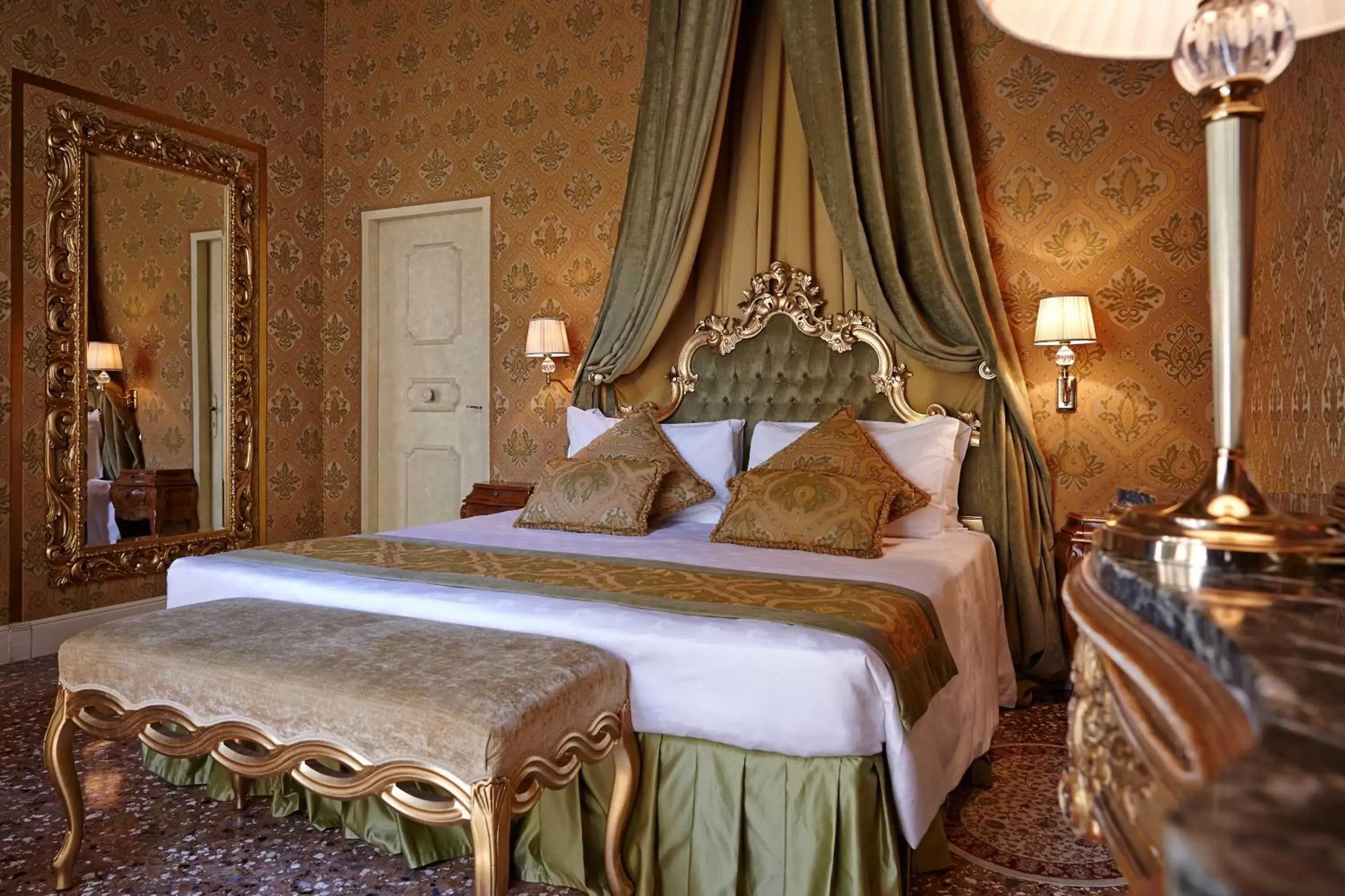 Bed in Palazzo Paruta & Wellness Suites