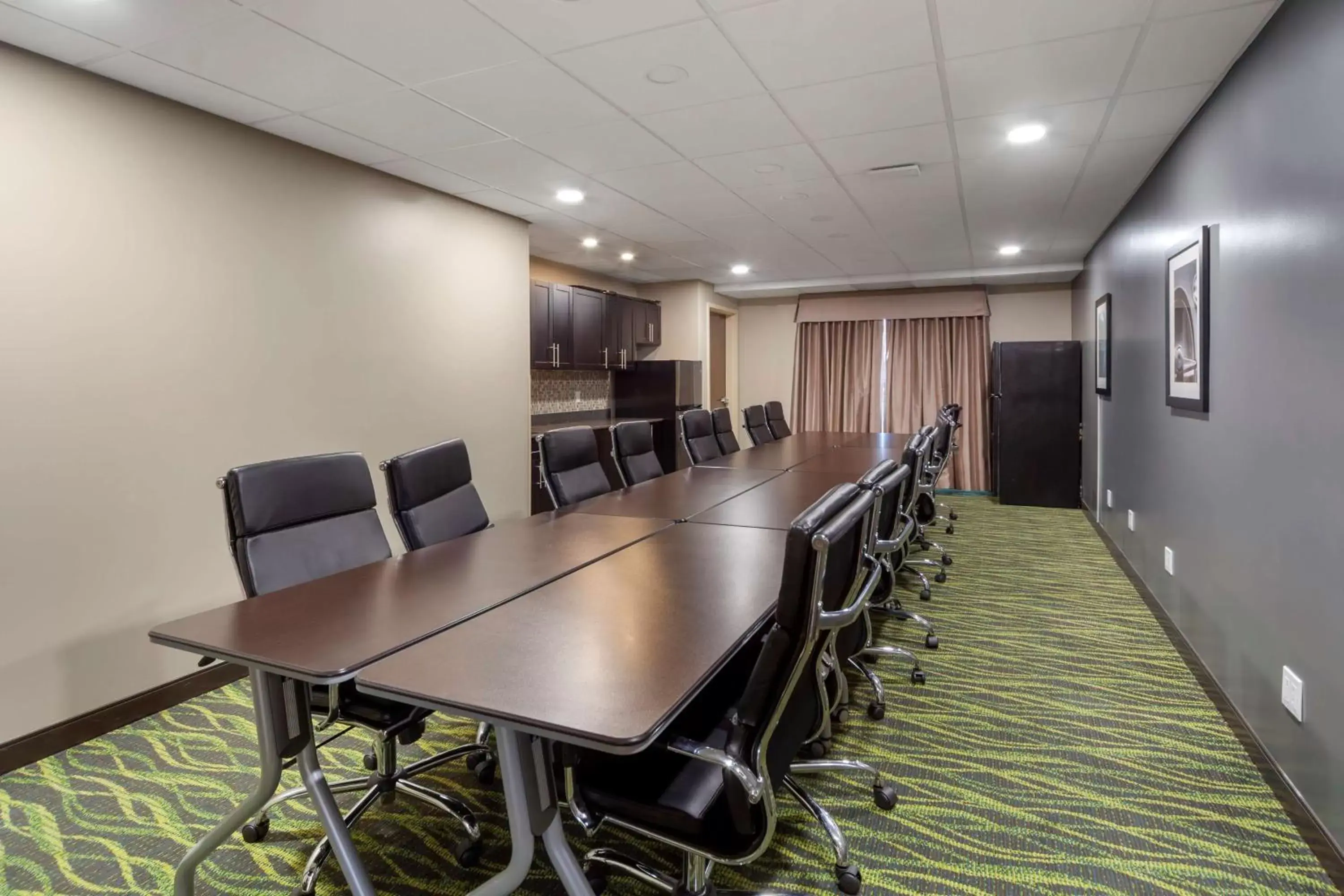 Meeting/conference room in Best Western PLUS Fort Saskatchewan Inn & Suites