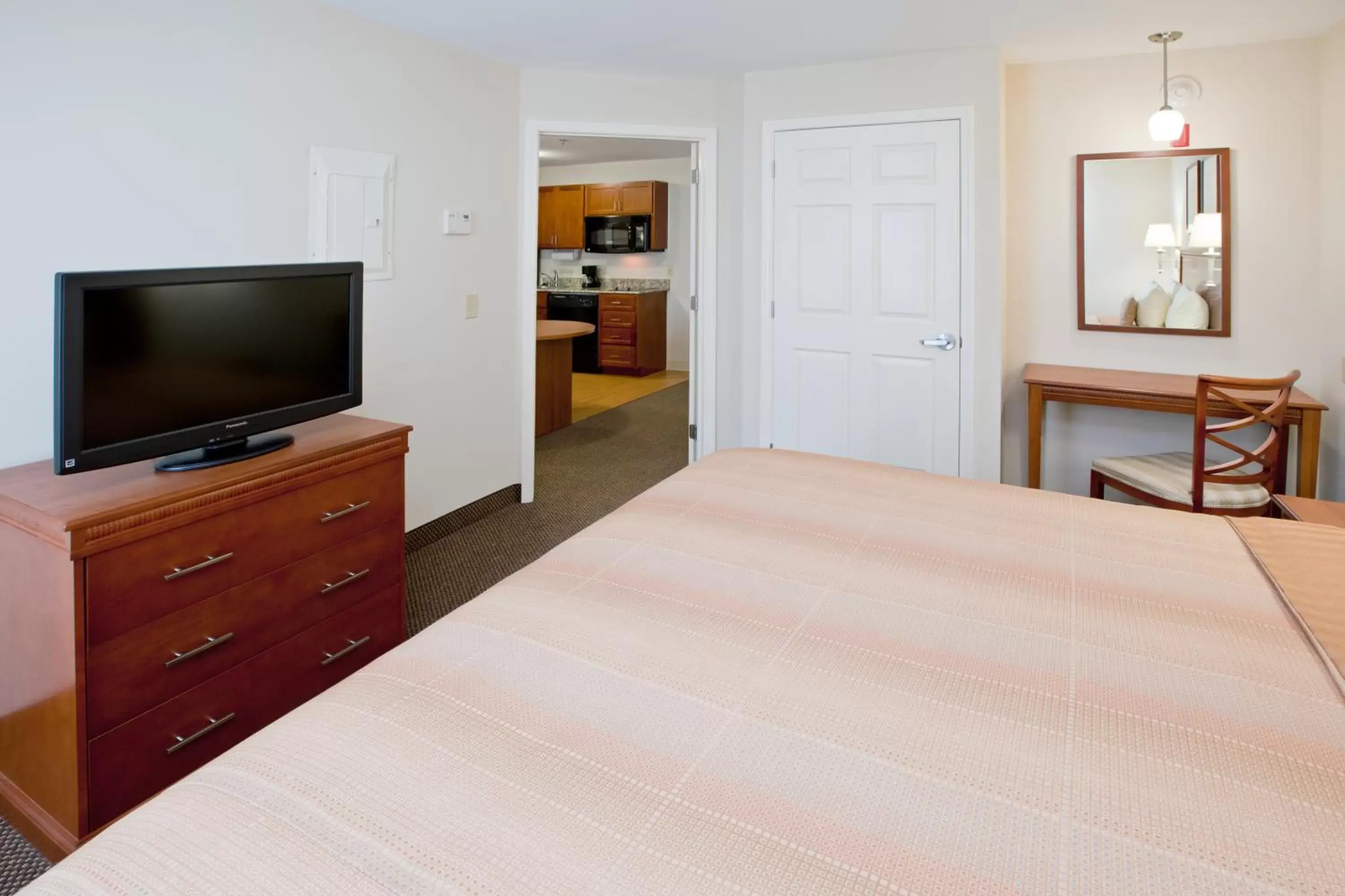 TV and multimedia, Bed in Candlewood Suites Radcliff - Fort Knox, an IHG Hotel