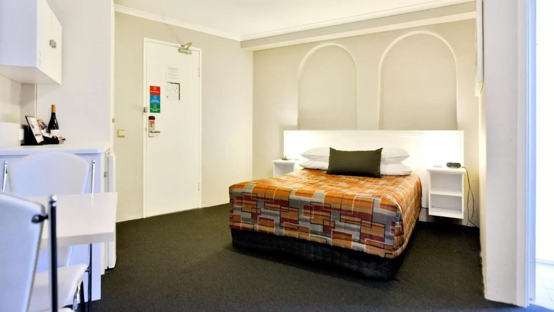 Bed in Atlantic Tower Motor Inn