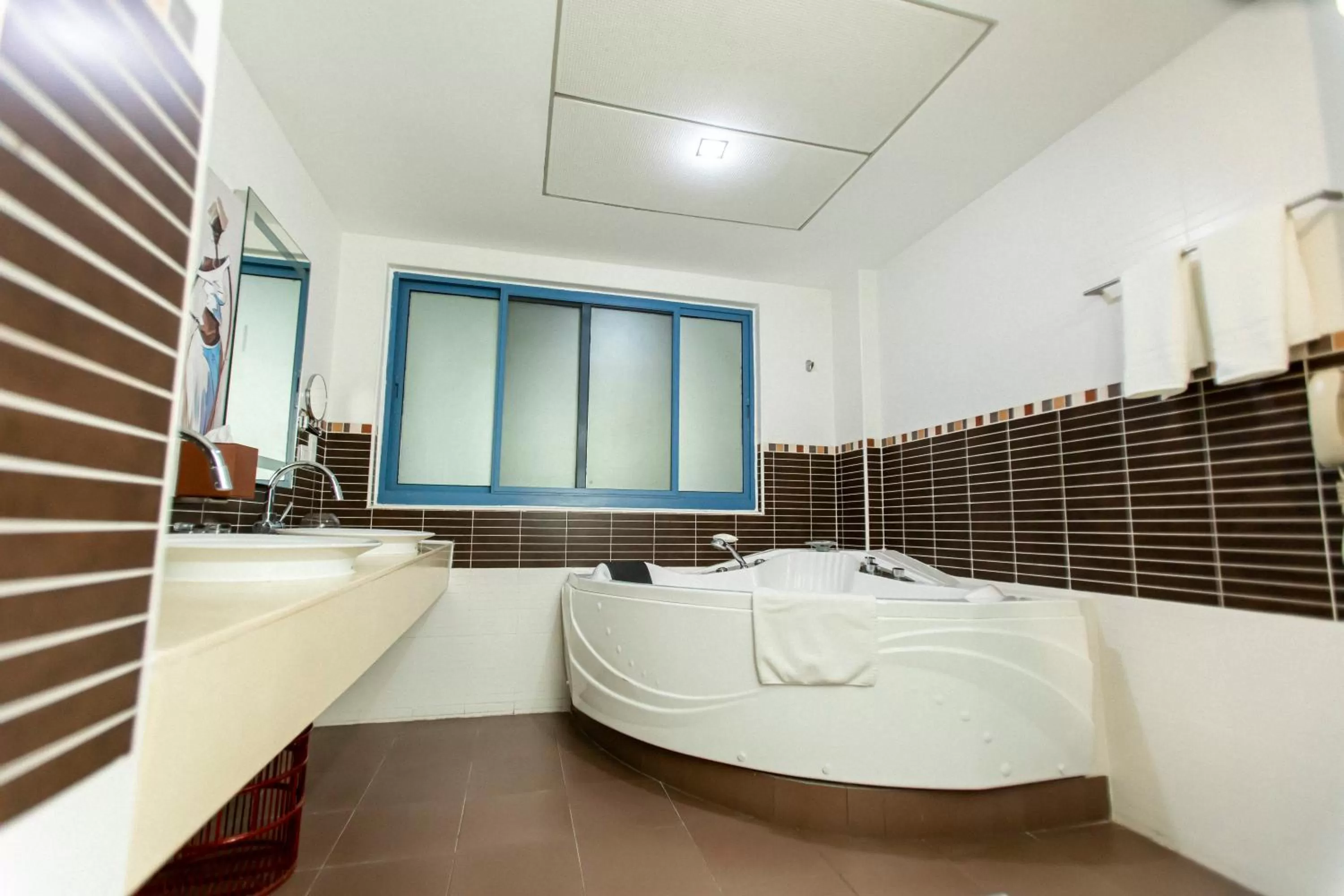 Bathroom, Bed in Best Western Premier Accra Airport Hotel