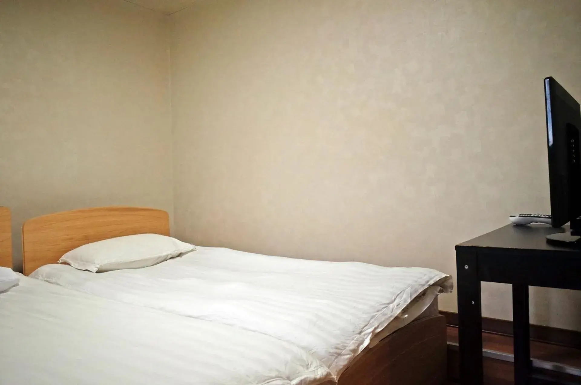 Twin Room with Shared Bathroom in YaKorea Hostel Gangnam Twin Room with Shared Bathroom in YaKorea Hostel Gangnam