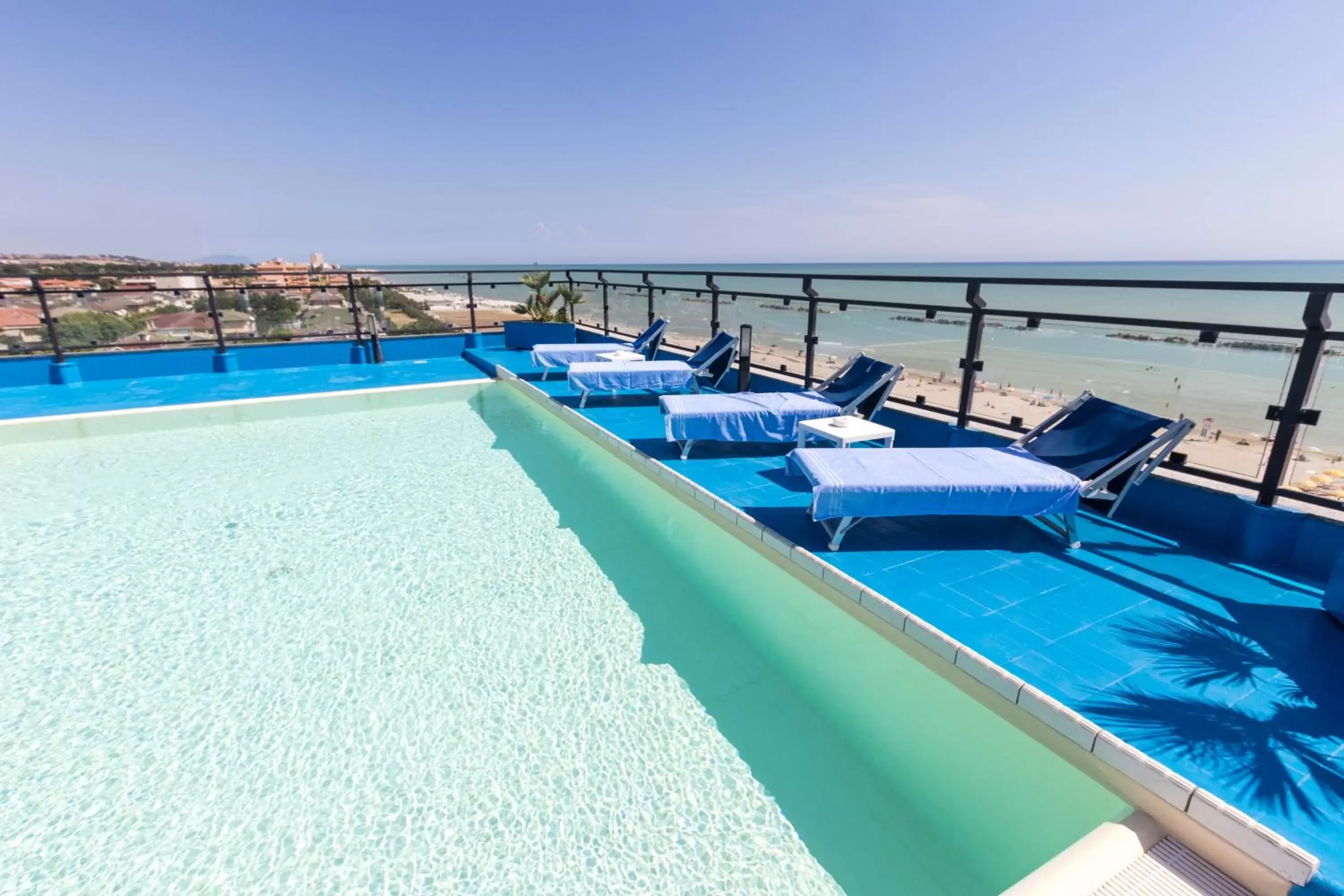 Swimming Pool in Hotel Royal