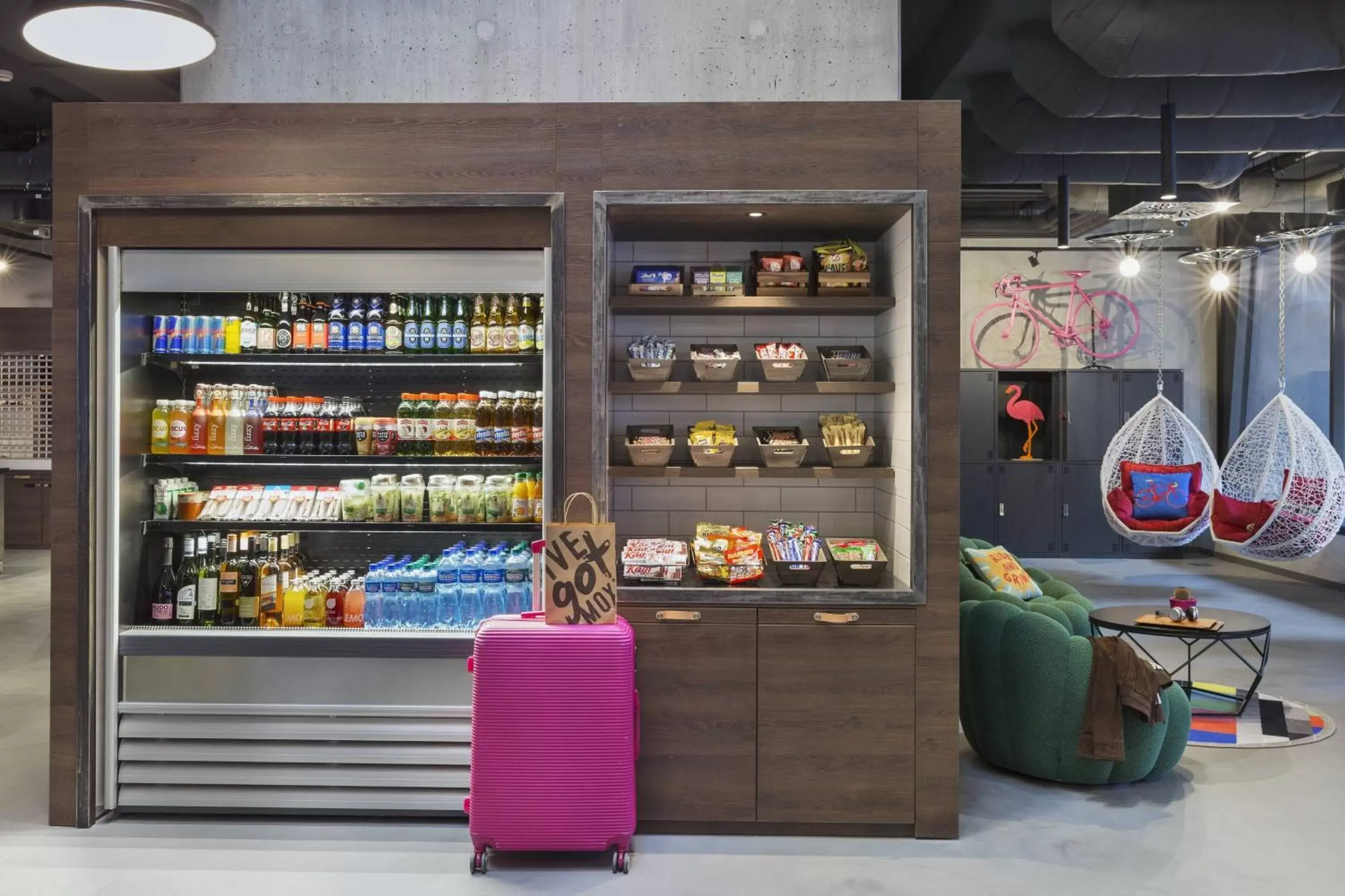 Restaurant/places to eat, Supermarket/Shops in Moxy Lausanne City