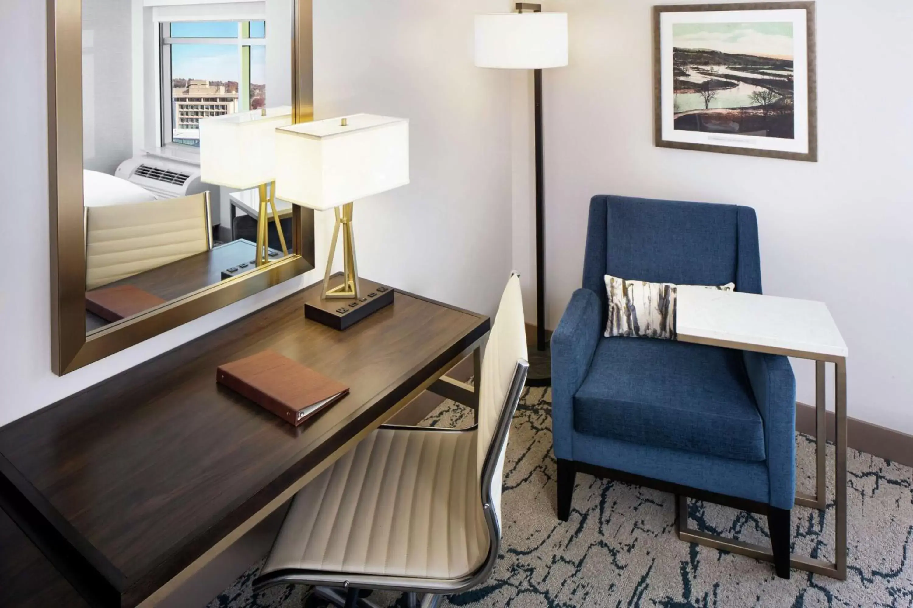 Bedroom, Seating Area in DoubleTree by Hilton Manchester Downtown