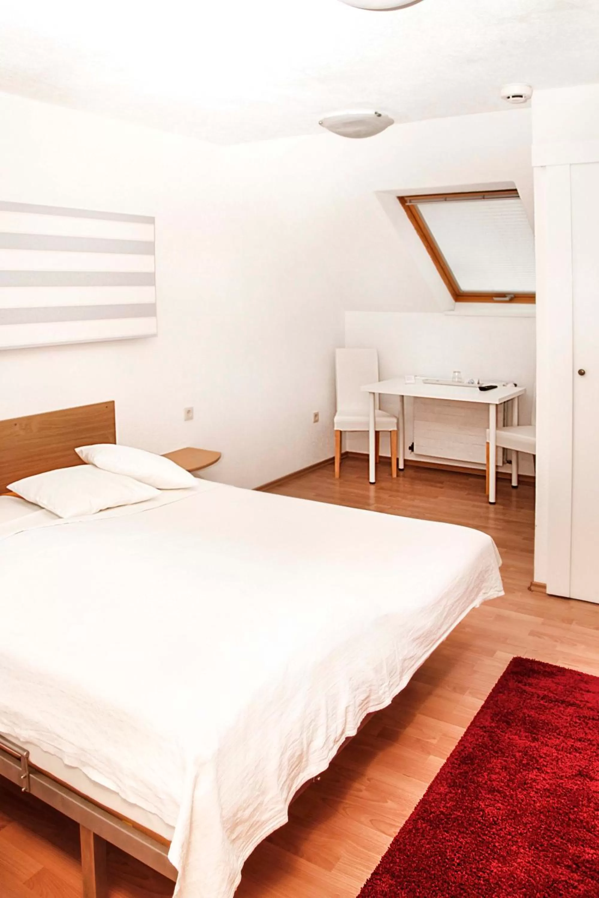 Photo of the whole room, Bed in Gasthof Linde