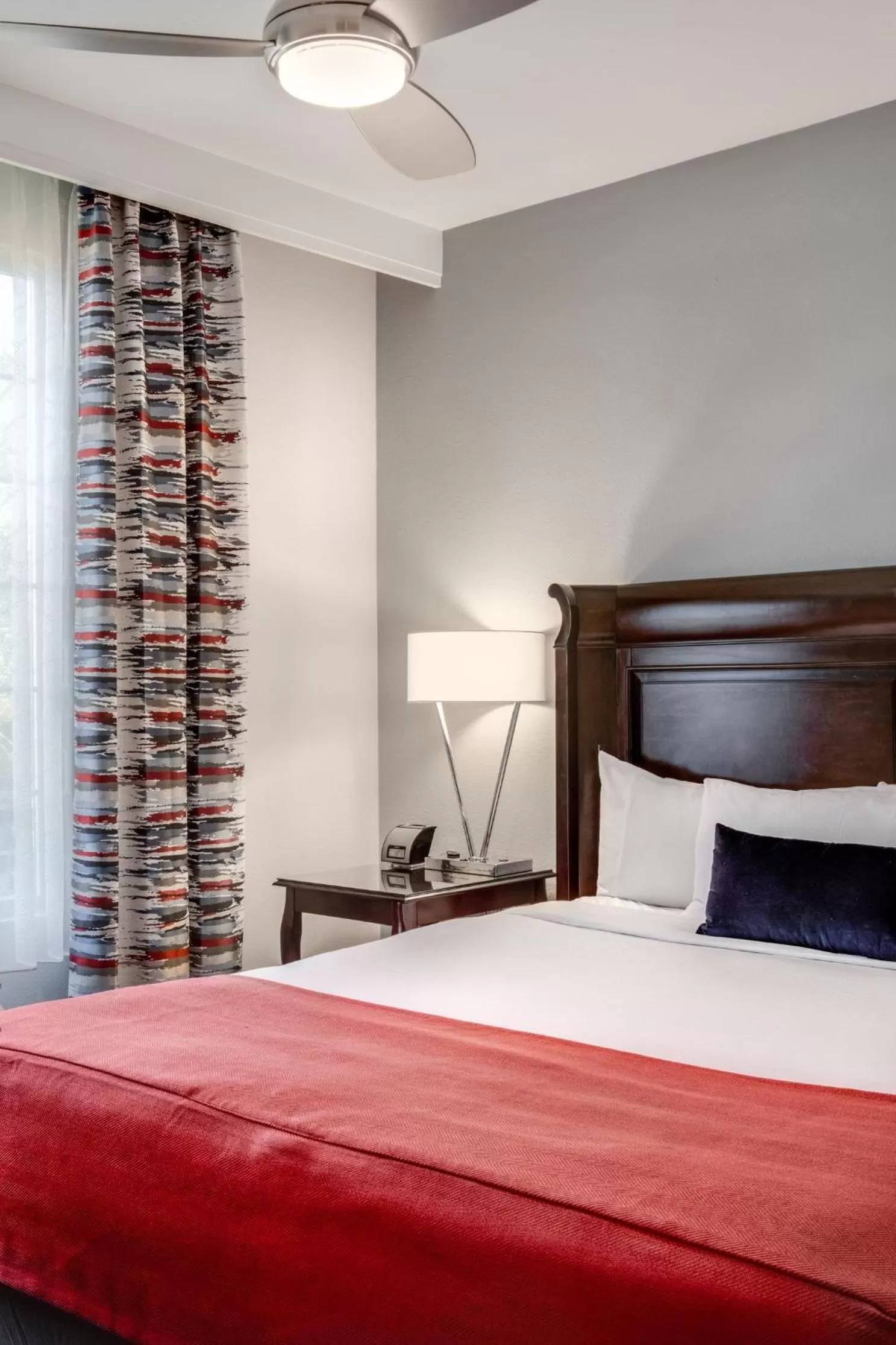 Bed in Ayres Suites Mission Viejo - Lake Forest