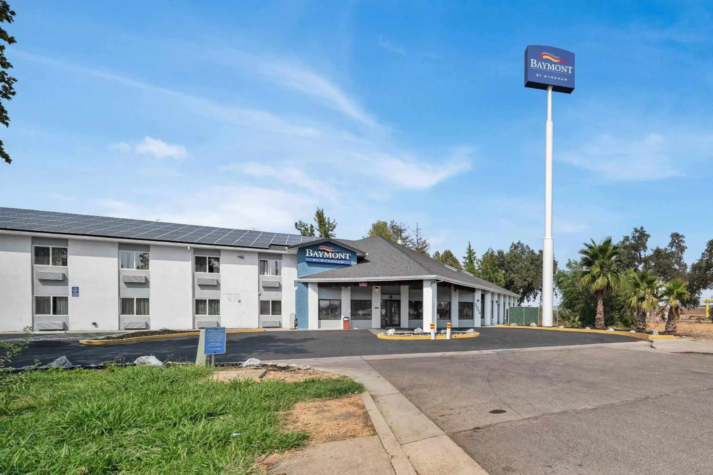 Property building in Baymont by Wyndham Anderson Property building in Baymont by Wyndham Anderson