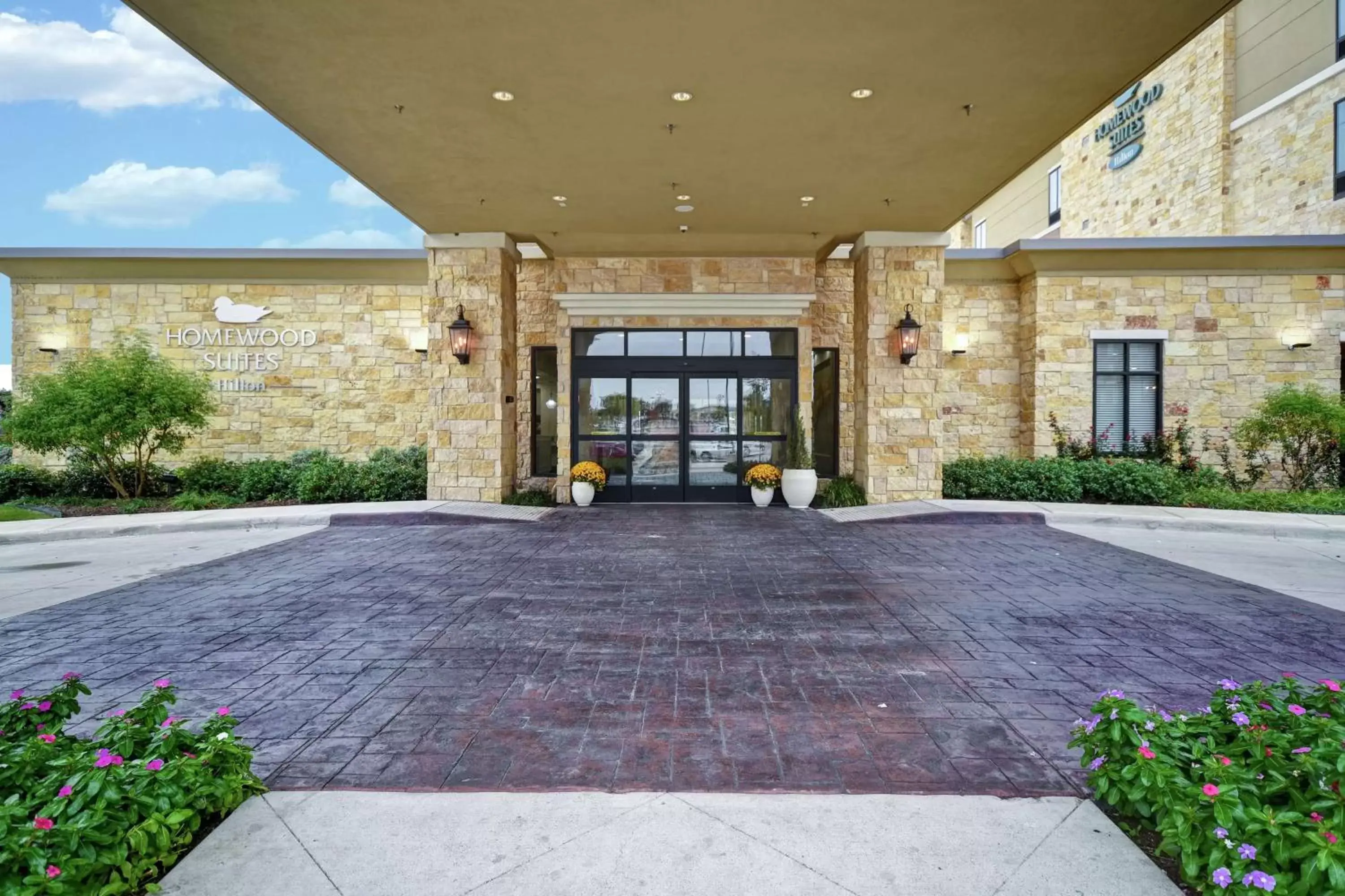 Property building in Homewood Suites by Hilton Dallas Arlington South