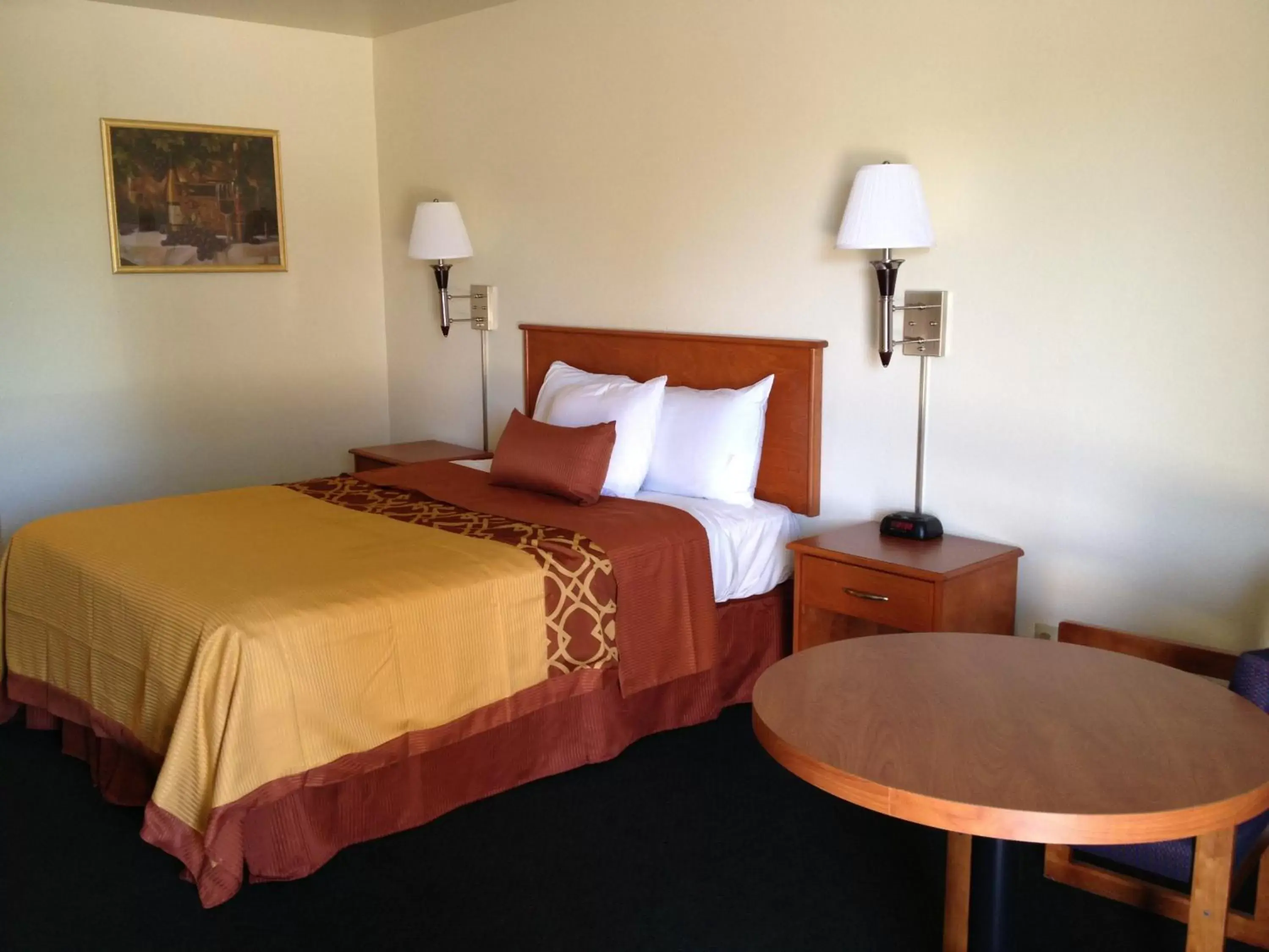Bed in Americas Best Value Inn Santa Rosa
